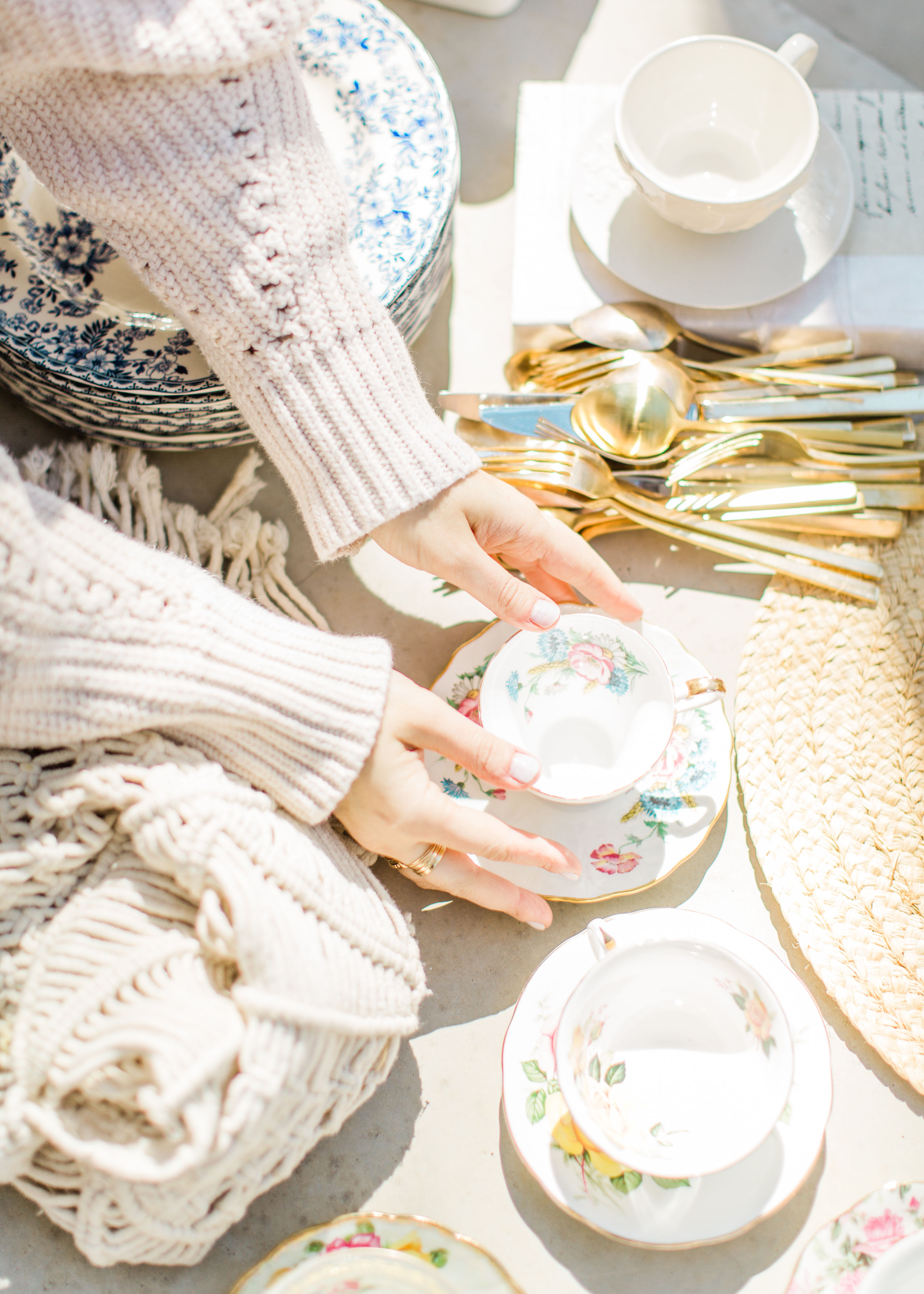 Welcome the sunshine with a whimsical outdoor spring tea and dessert party, complete with the easiest foolproof desserts that will make you hostess with the mostest. | Click through for the details. #teaparty #dessertparty #outdoorparty #spring | glitterinc.com | @glitterinc