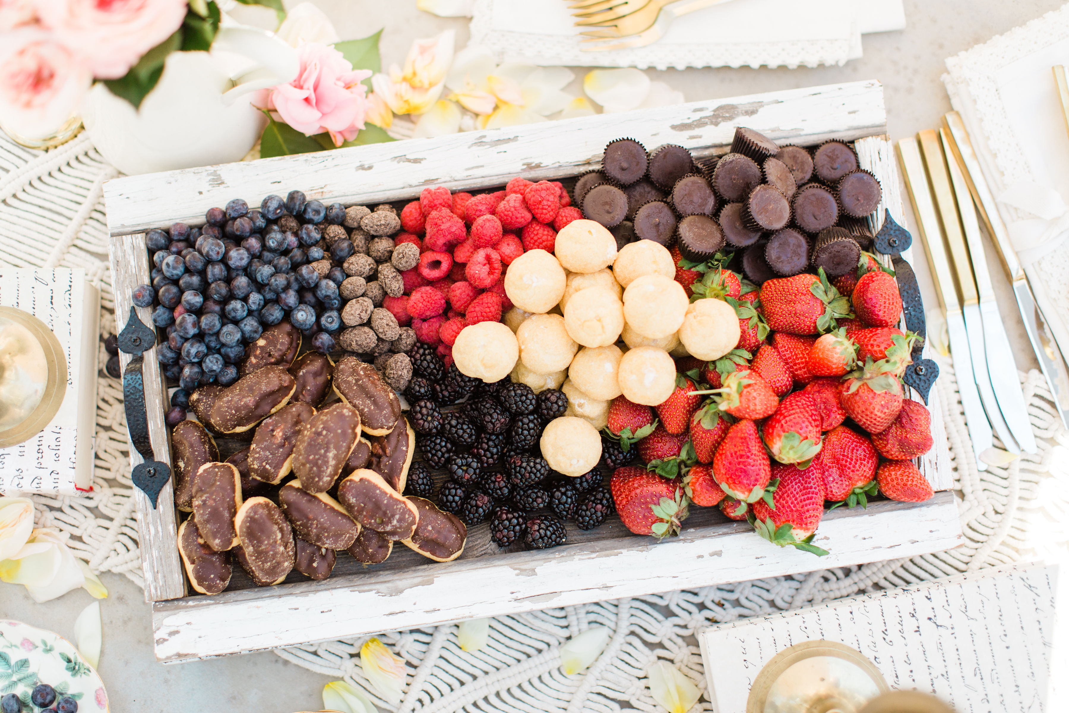 Welcome the sunshine with a whimsical outdoor spring tea and dessert party, complete with the easiest foolproof desserts that will make you hostess with the mostest. | Click through for the details. #teaparty #dessertparty #outdoorparty #spring | glitterinc.com | @glitterinc