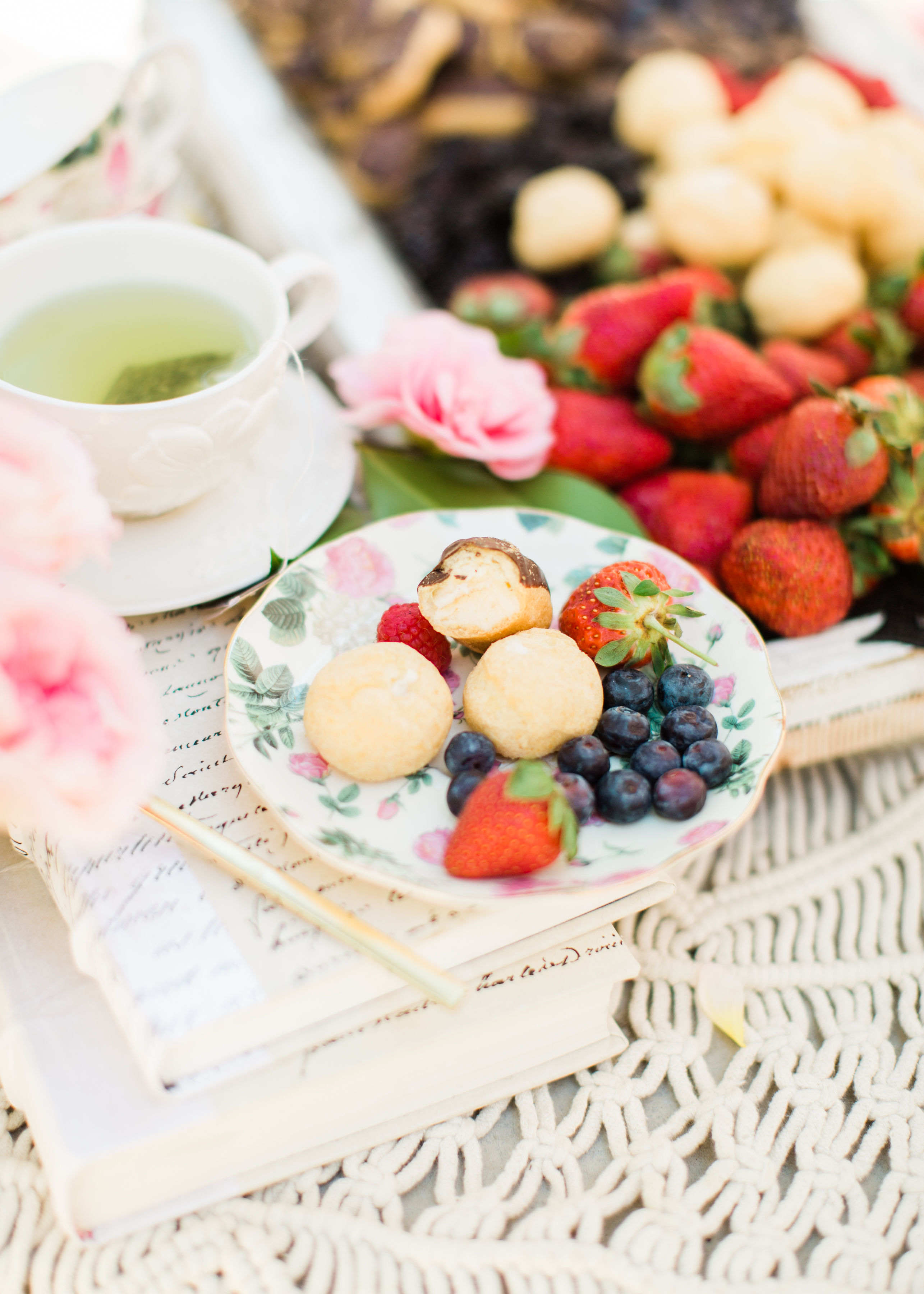 Welcome the sunshine with a whimsical outdoor spring tea and dessert party, complete with the easiest foolproof desserts that will make you hostess with the mostest. | Click through for the details. #teaparty #dessertparty #outdoorparty #spring | glitterinc.com | @glitterinc