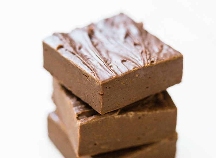 3-Ingredient Chocolate Fudge - Easy and Amazing