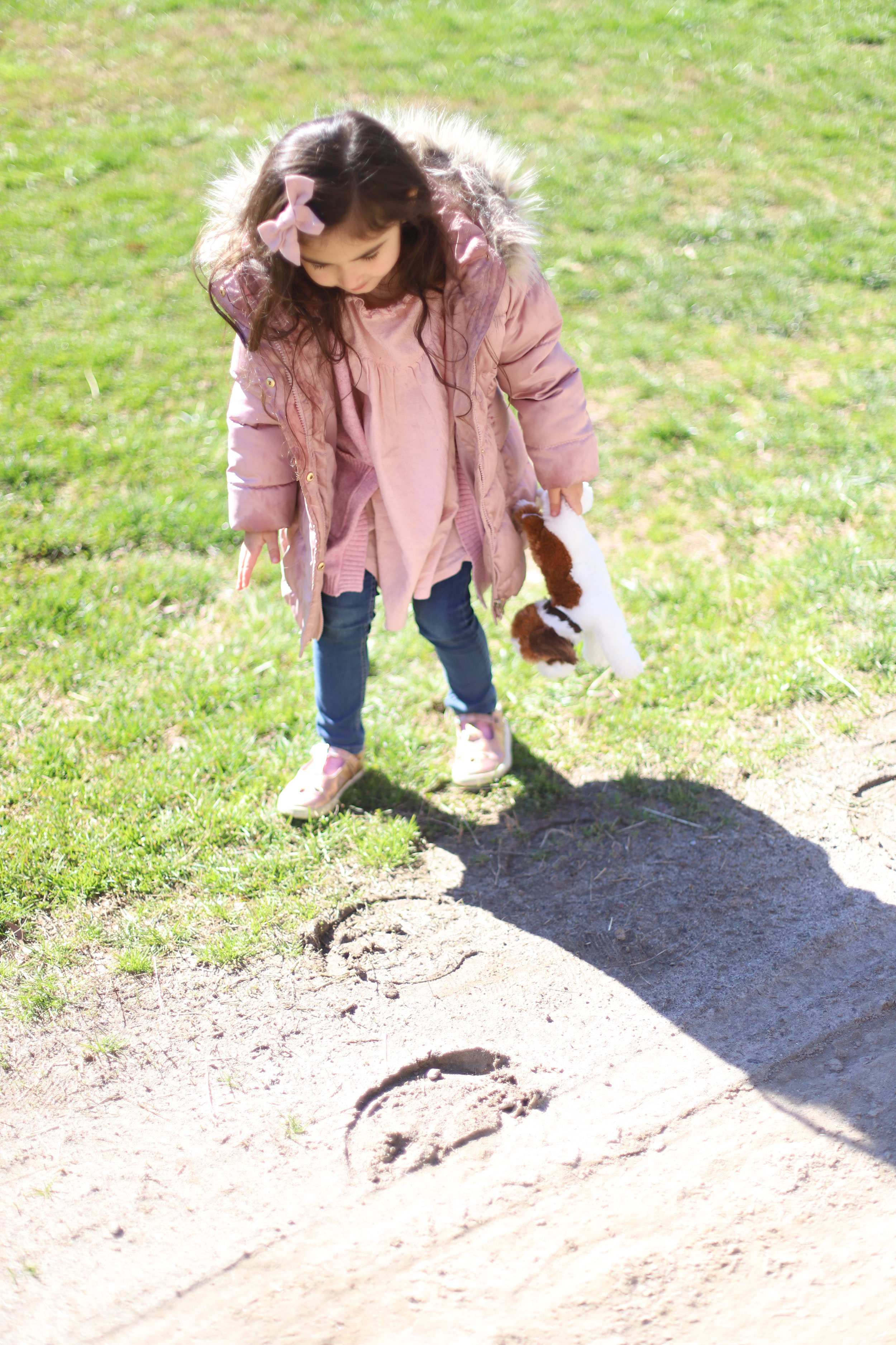 Long after the ride, Scarlett continued to point out horse shoe prints in the ground and talk about her new friends, the horses.