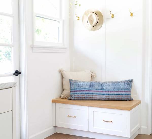 Sunburst Rug in an Entryway + Other Weekly Finds