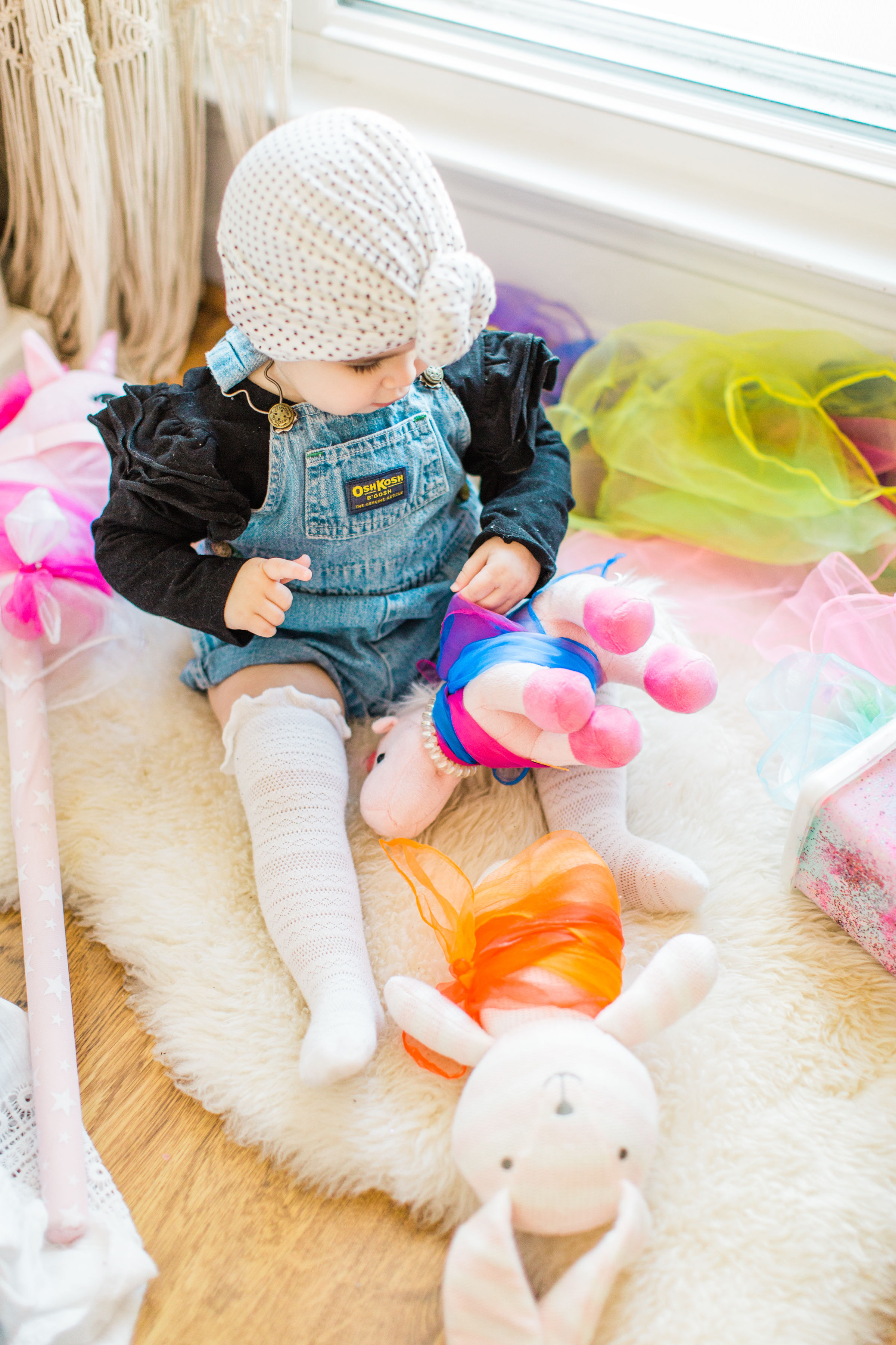 Looking for a fun activity to do with your baby? Make an easy, magic sensory toy using an empty wipes container and inexpensive colorful scarves. | Click through for the DIY. | glitterinc.com | @glitterinc