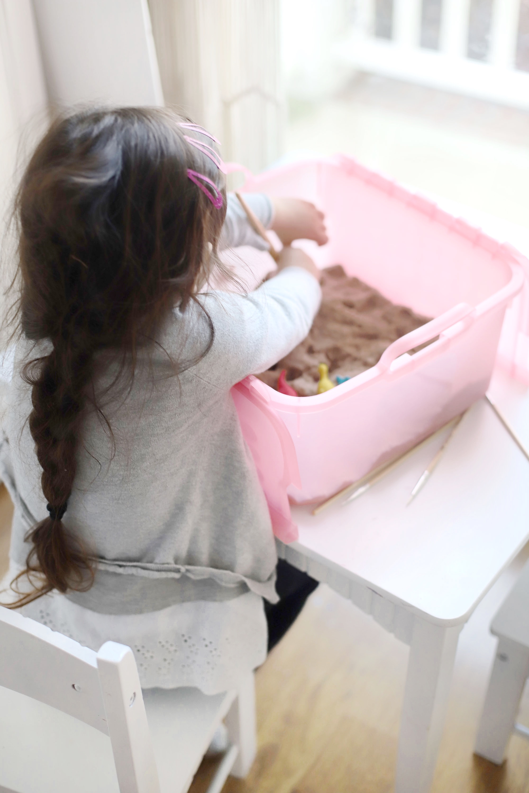 Kids Activities: DIY Kinetic Sand Dinosaur Dig Sensory Bin - Glitter, Inc.