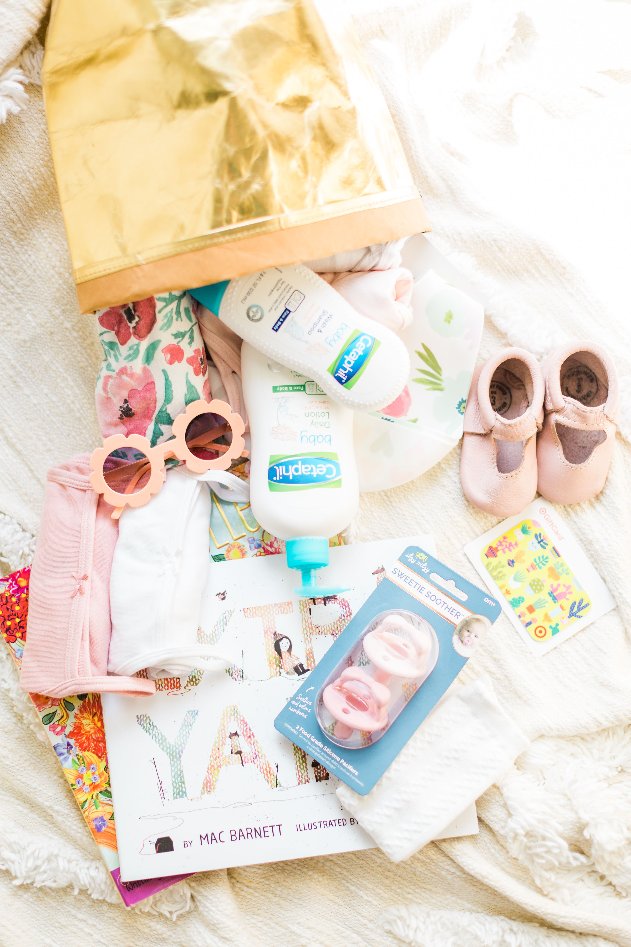 How to put together the cutest DIY baby shower gift basket that is not only memorable and sweet, but every part of the basket is super useful and functional. | Click through for the details. | glitterinc.com | @glitterinc