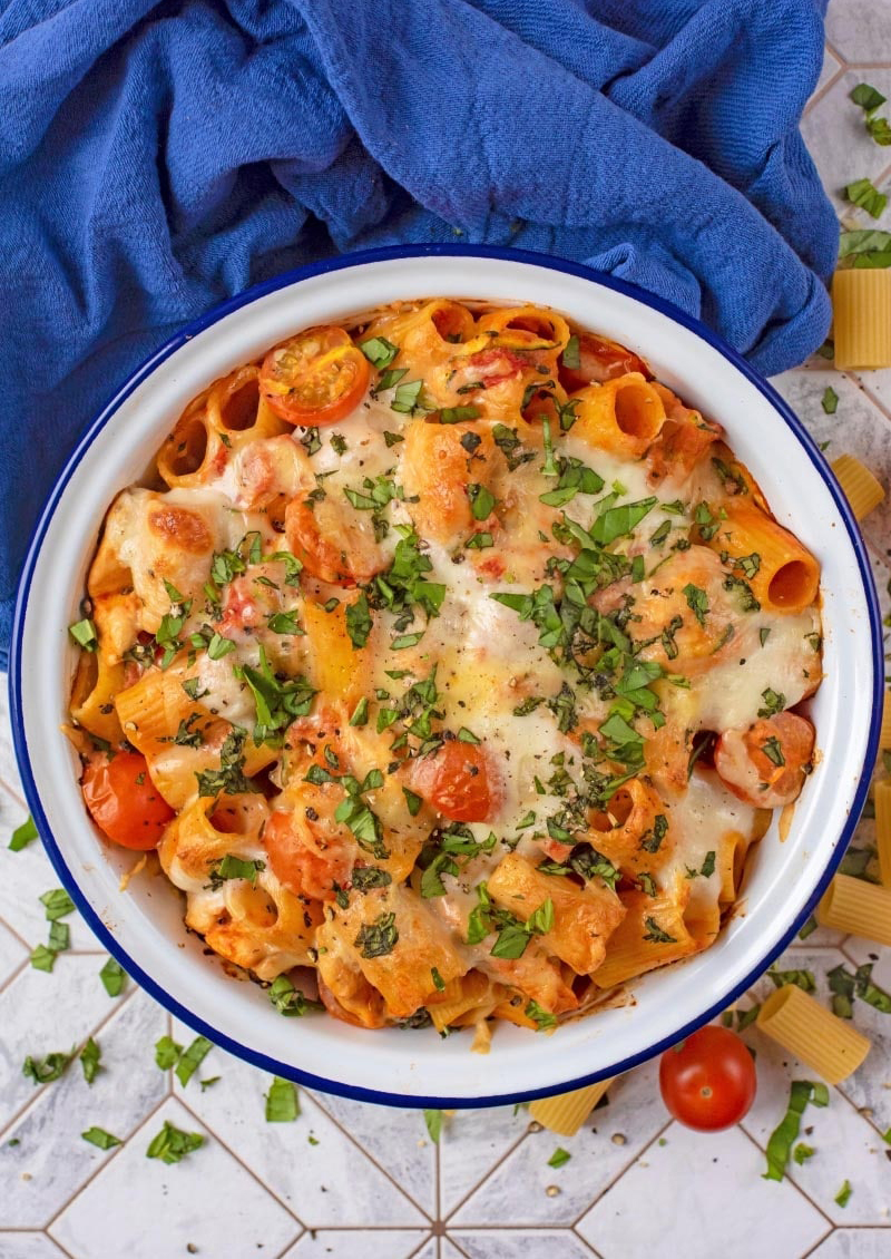 Creamy Tomato and Chicken Pasta Bake, Easy and Delicious Weeknight Dinner Recipes for Busy Parents