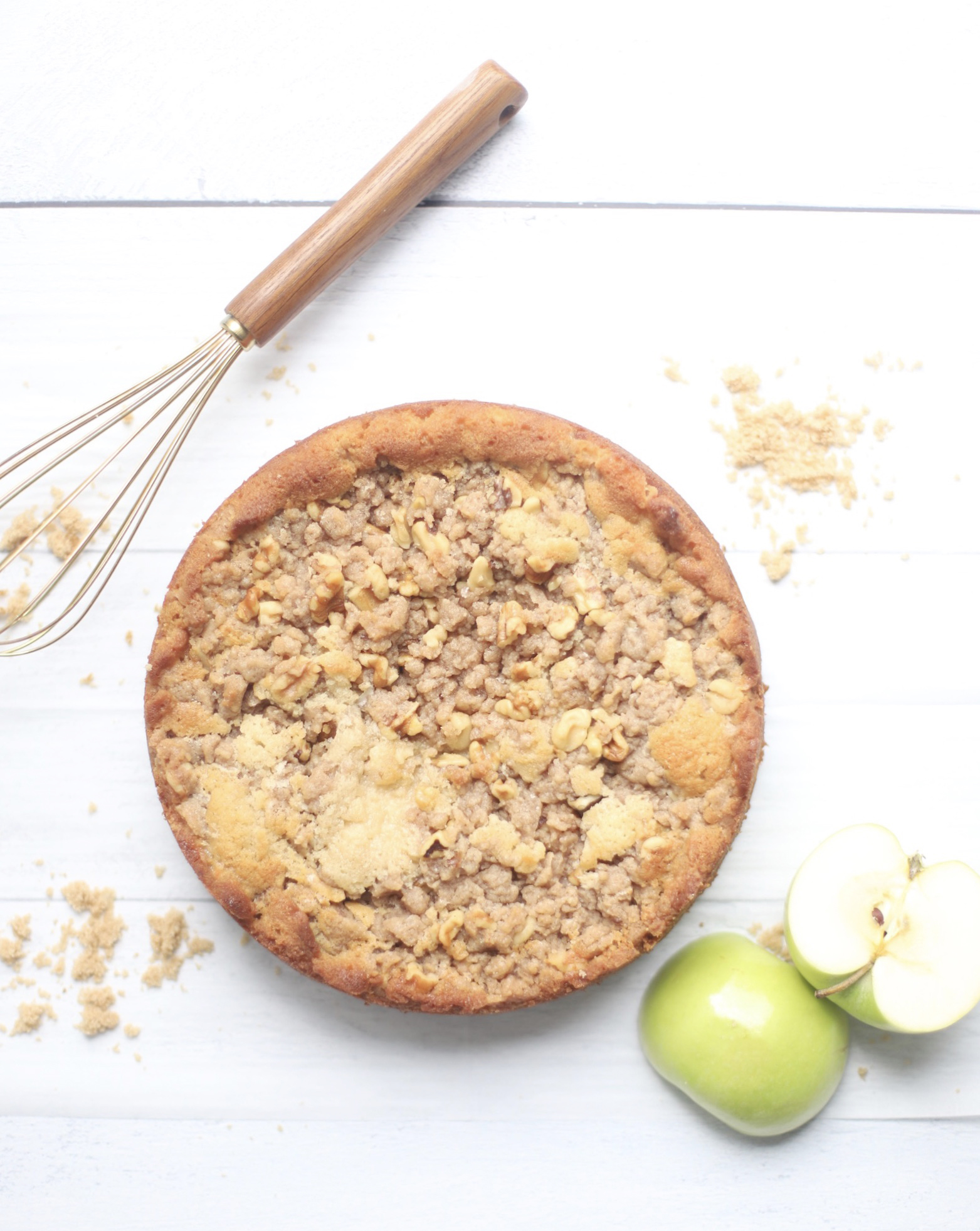 classic apple crumb cake