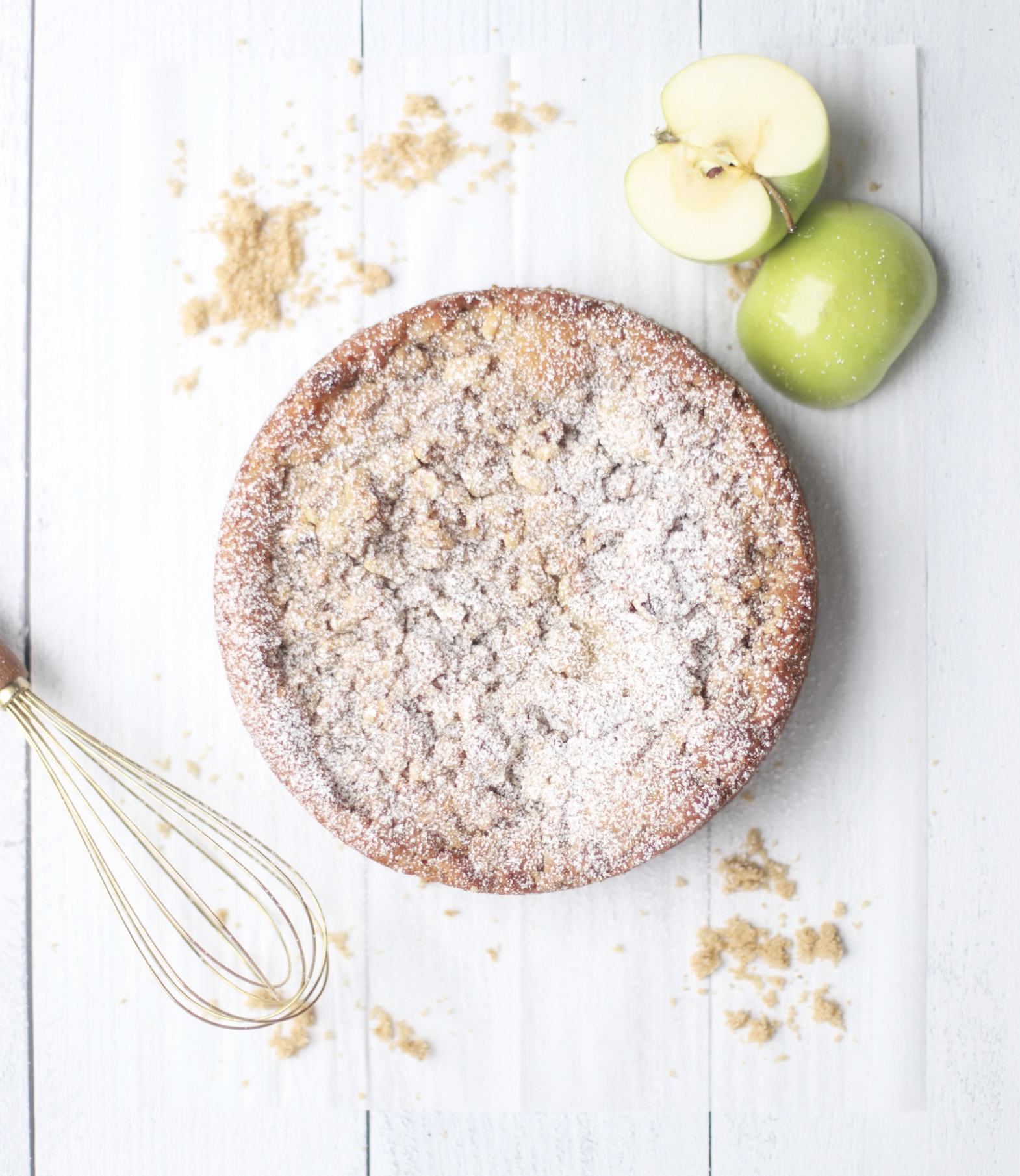 finished apple crumb cake