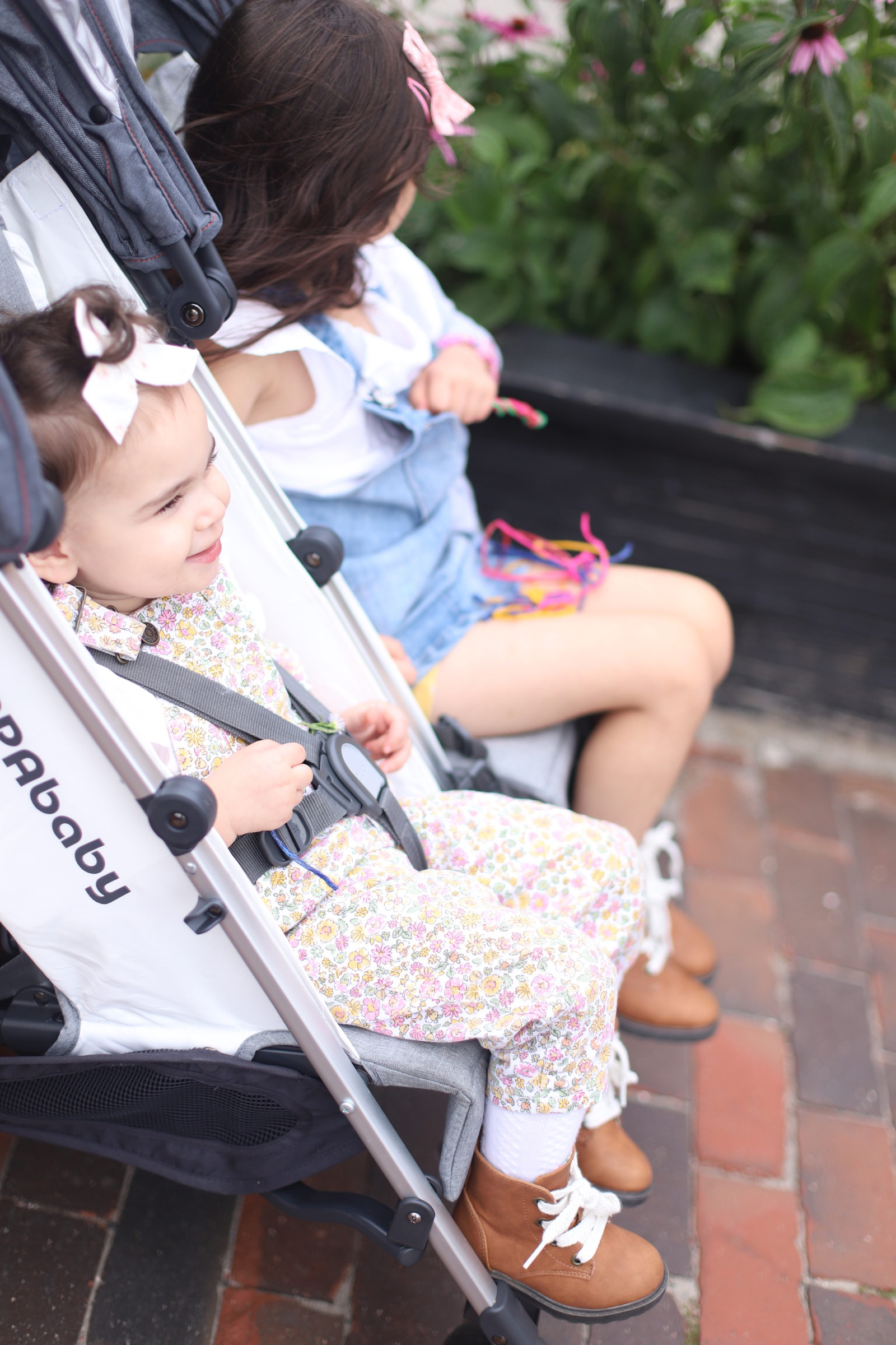 Two kids in lightweight double stroller from UPPAbaby G-LINK 2 