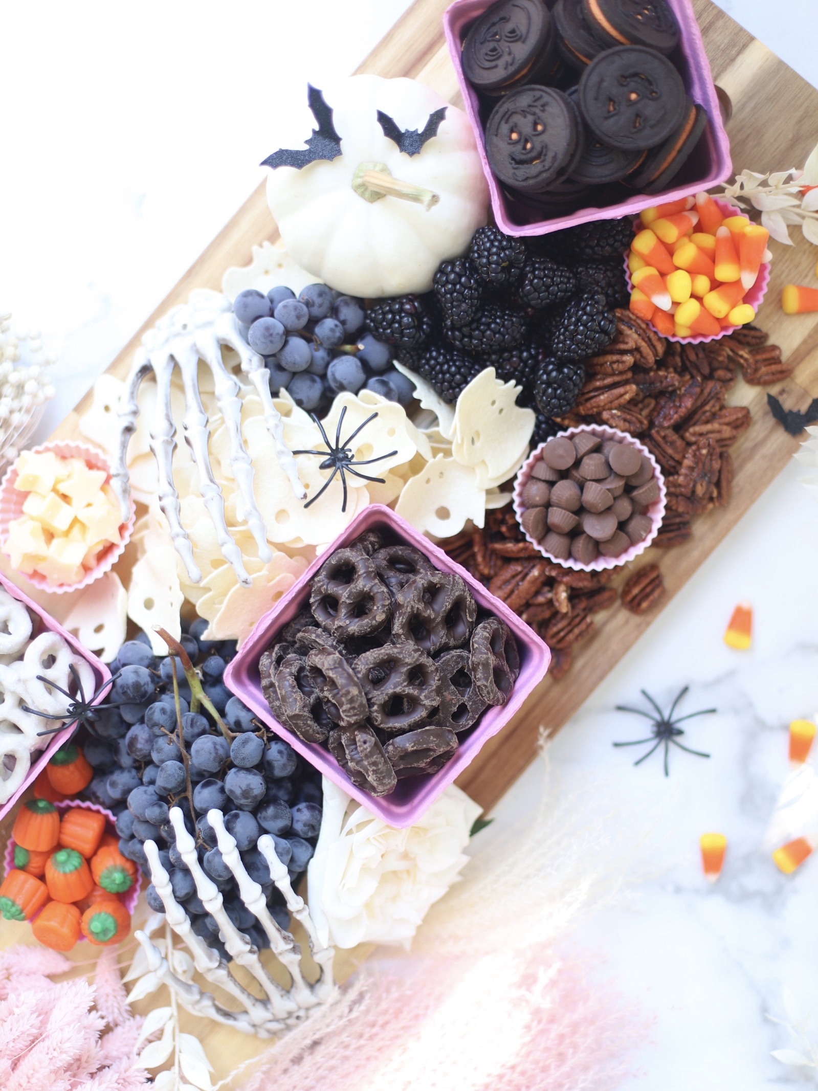 Serve a beautifully spooky Halloween charcuterie board chock full of snacks the whole family will love! This frightfully delicious snack board is perfect for Halloween celebrations, a no-fuss dinner after a night of trick-or-treating, even a festive afternoon snack throughout the month of October. Happy snacking! | glitterinc.com | @glitterinc