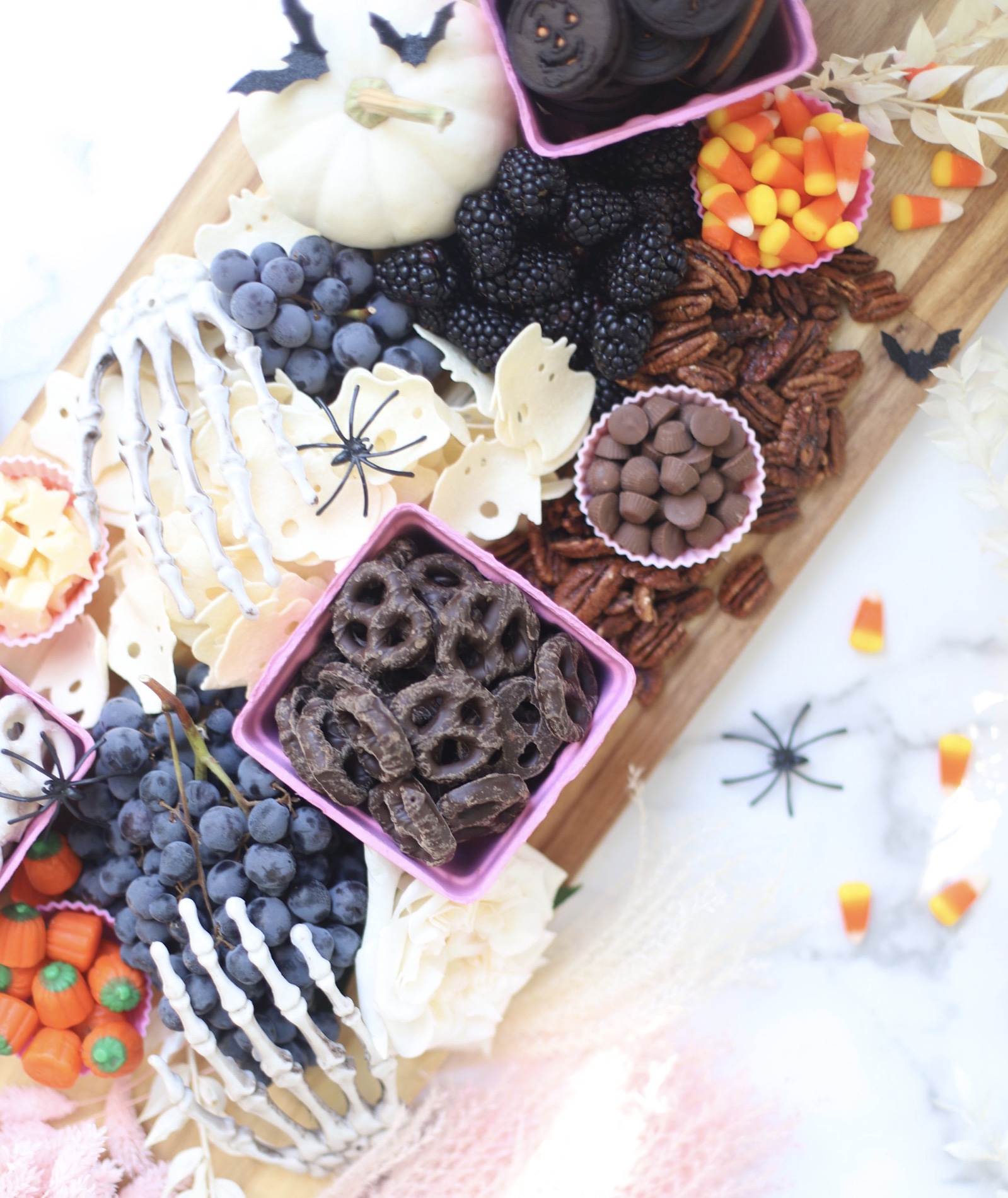 Serve a beautifully spooky Halloween charcuterie board chock full of snacks the whole family will love! This frightfully delicious snack board is perfect for Halloween celebrations, a no-fuss dinner after a night of trick-or-treating, even a festive afternoon snack throughout the month of October. Happy snacking! | glitterinc.com | @glitterinc