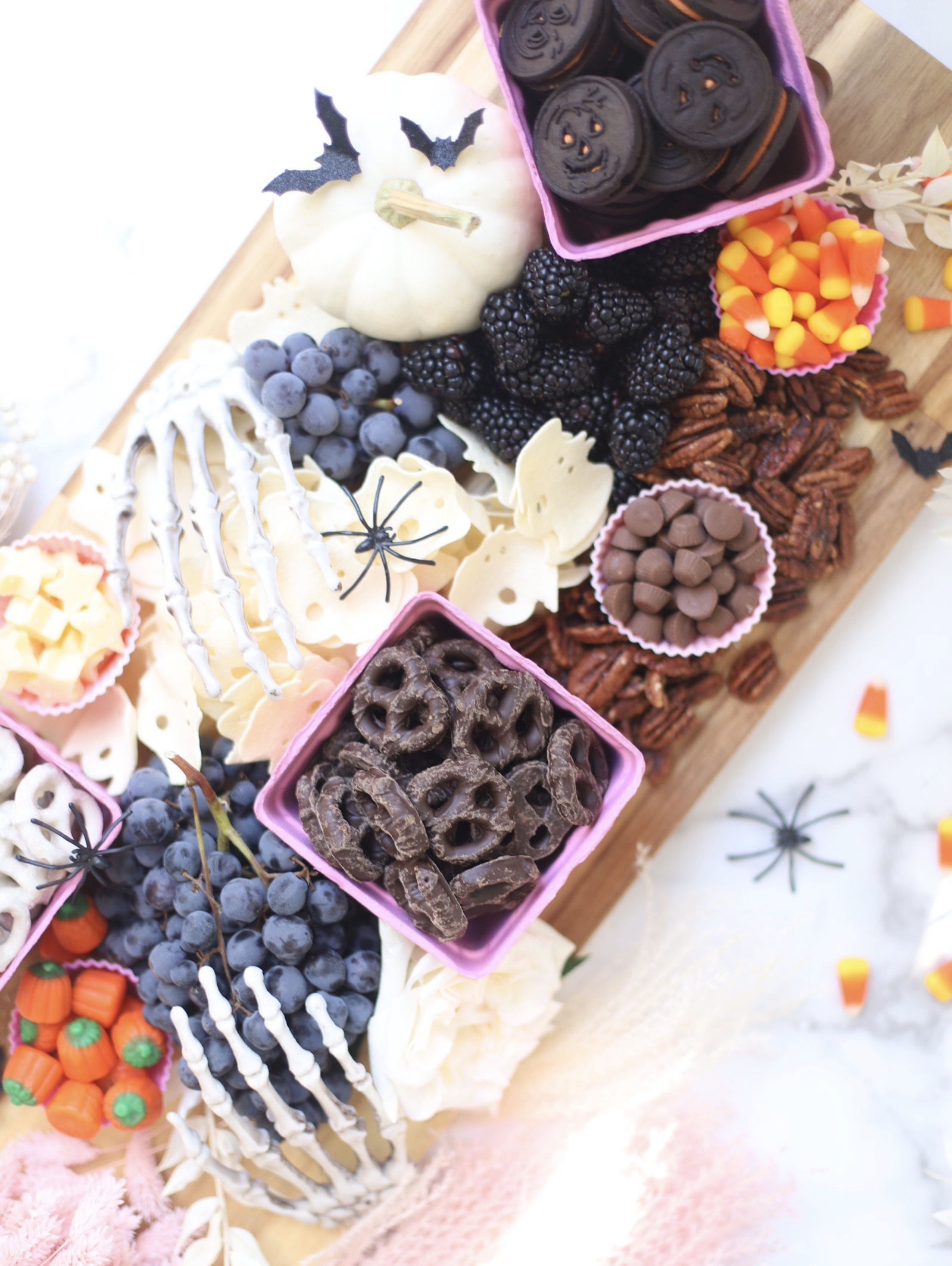 Serve a beautifully spooky Halloween charcuterie board chock full of snacks the whole family will love! This frightfully delicious snack board is perfect for Halloween celebrations, a no-fuss dinner after a night of trick-or-treating, even a festive afternoon snack throughout the month of October. Happy snacking! | glitterinc.com | @glitterinc