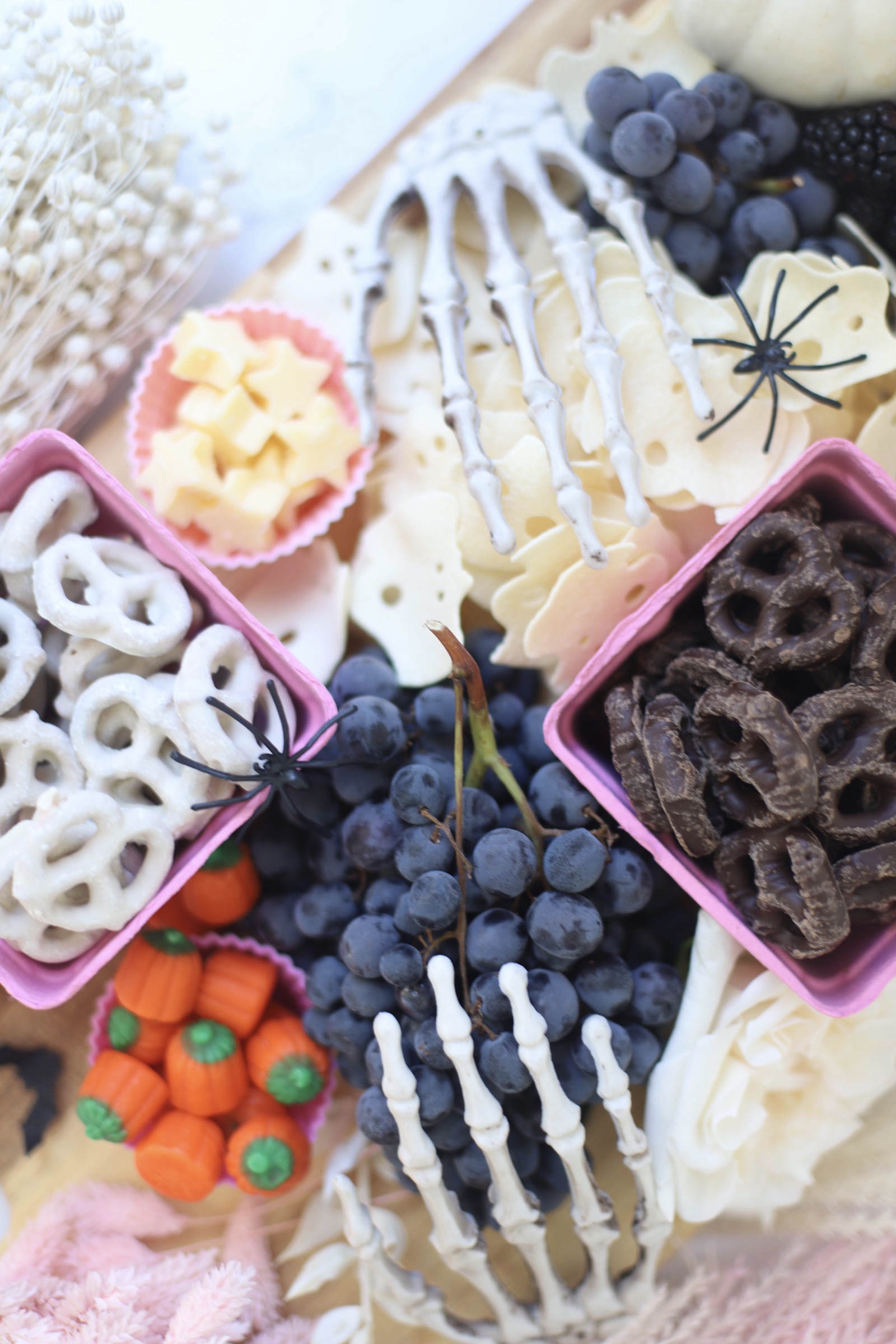 How to Make a Halloween Snack Board (aka Char'Boo'terie Board)