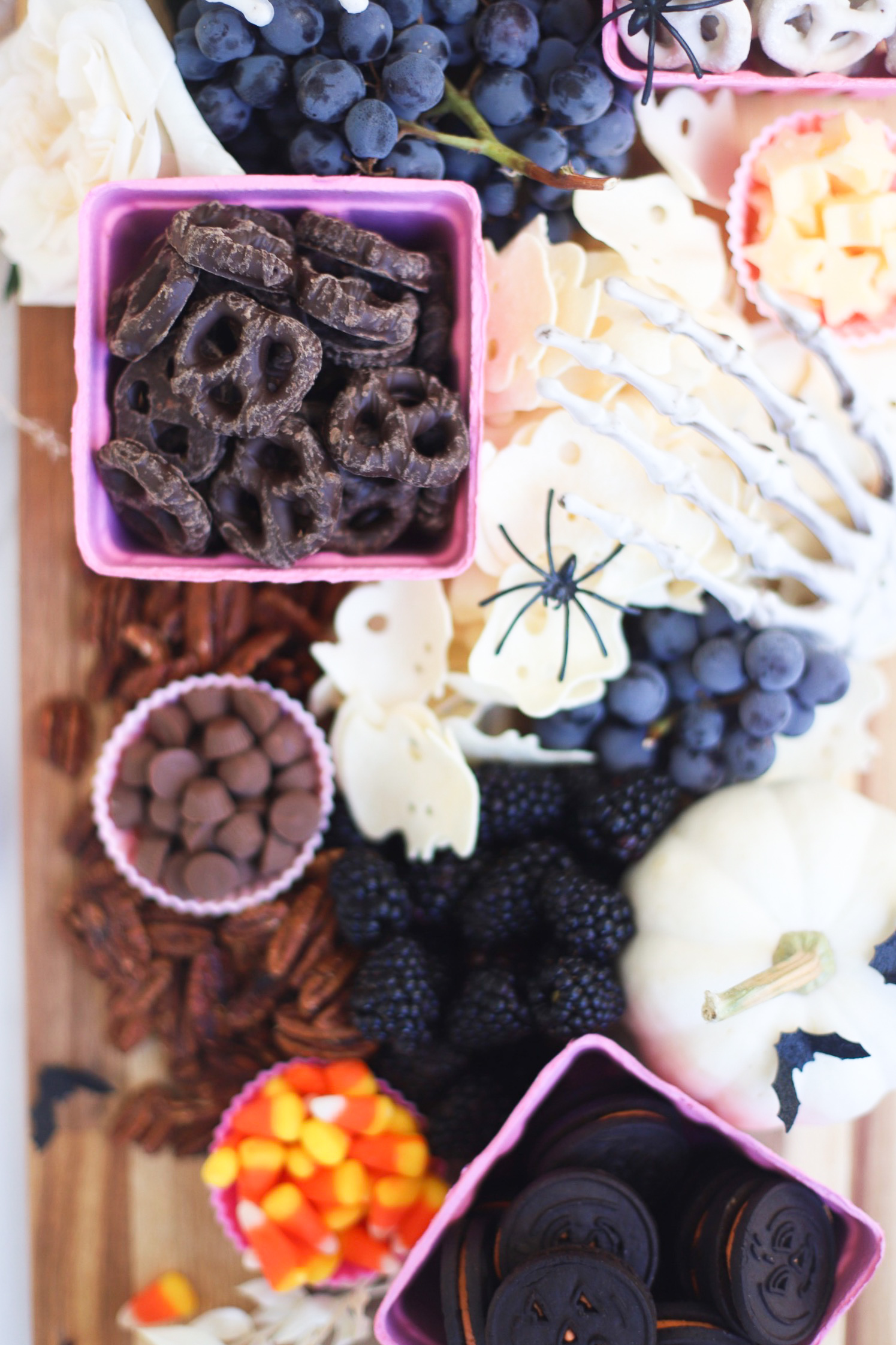 Serve a beautifully spooky Halloween charcuterie board chock full of snacks the whole family will love! This frightfully delicious snack board is perfect for Halloween celebrations, a no-fuss dinner after a night of trick-or-treating, even a festive afternoon snack throughout the month of October. Happy snacking! | glitterinc.com | @glitterinc