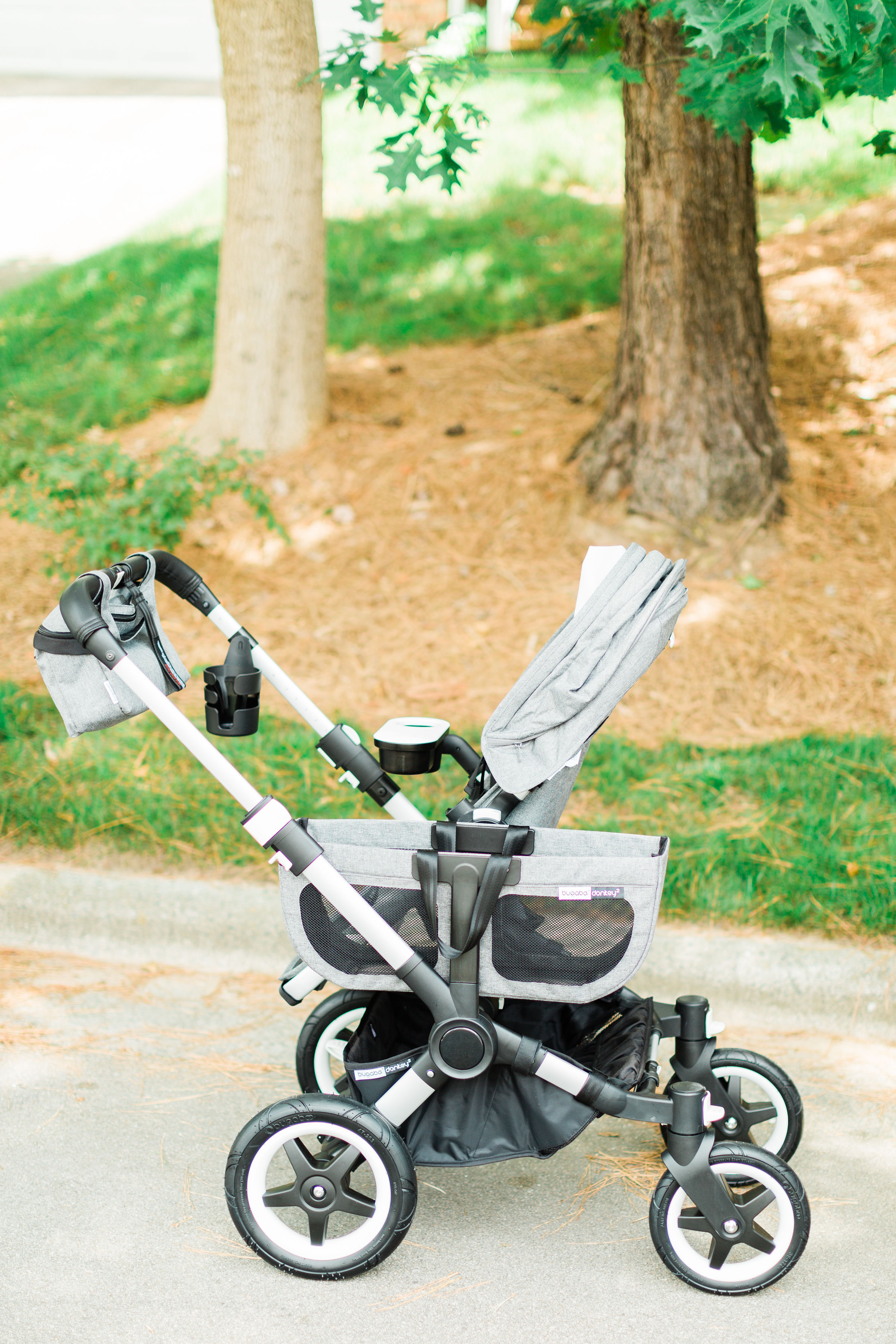 A detailed look at the all new 2019 Bugaboo Donkey2 + that can now accommodate 50 pounds per seat, plus a review of the stroller in Mono and Duo mode with the Comfort Wheeled Board plus our favorite accessories. | glitterinc.com | @glitterinc