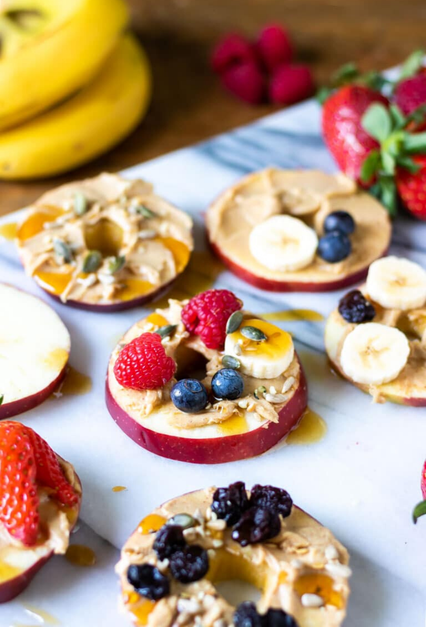 These delicious snacks, packed with the season's best fall flavors, will keep you and your family happily snacking all fall long! Click through for the recipes. | glitterinc.com | @glitterinc // Mini Apple Pizzas