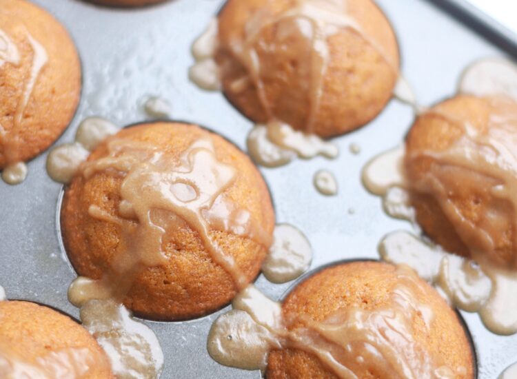Pumpkin Muffins Topped with Brown Sugar Cinnamon Glaze - GLITTERINC.COM