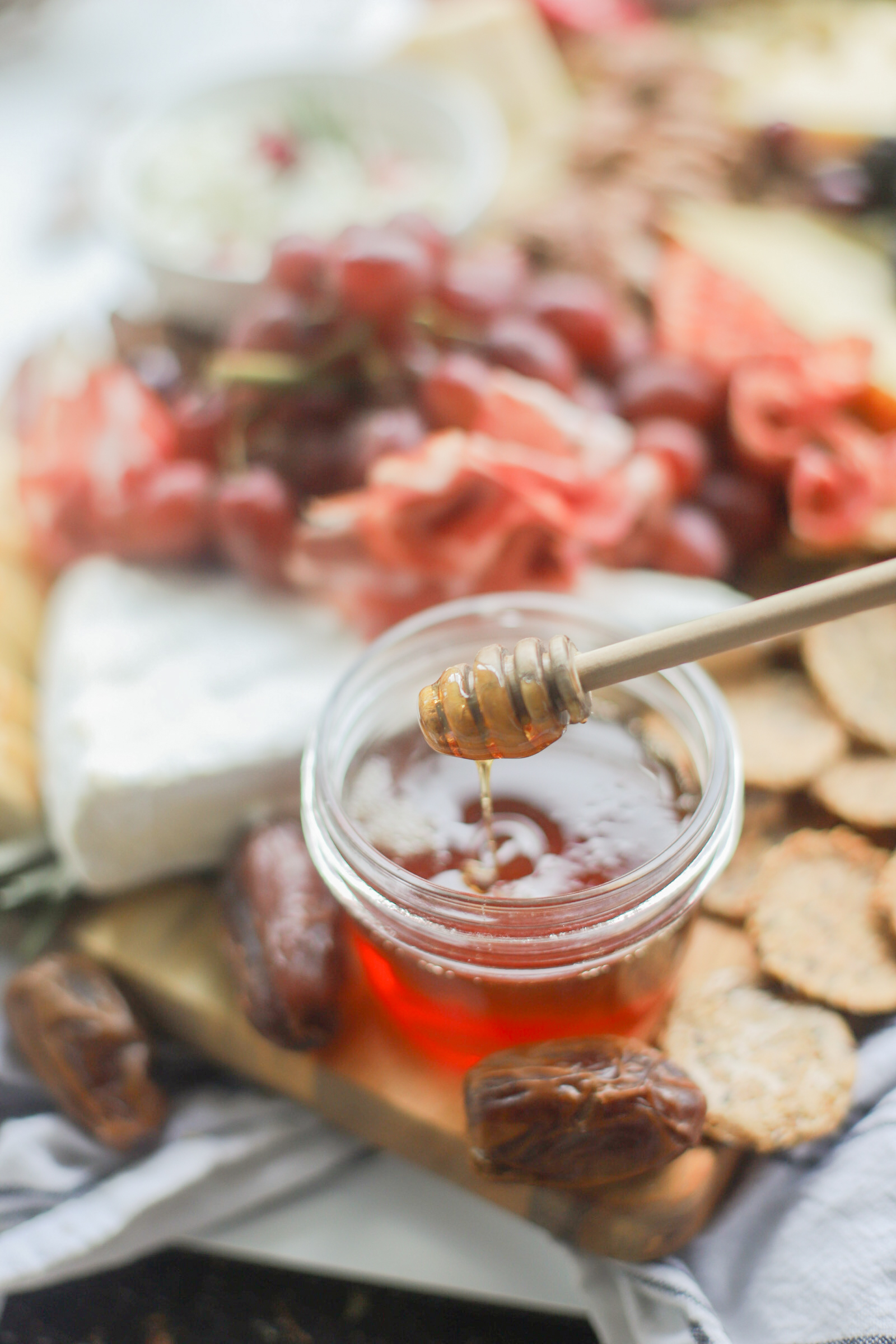 Putting together a big, beautiful charcuterie board is easier than you think. Make this impressive Thanksgiving cheese board for the fall holiday this year and seriously wow all of your guests! | glitterinc.com | @glitterinc