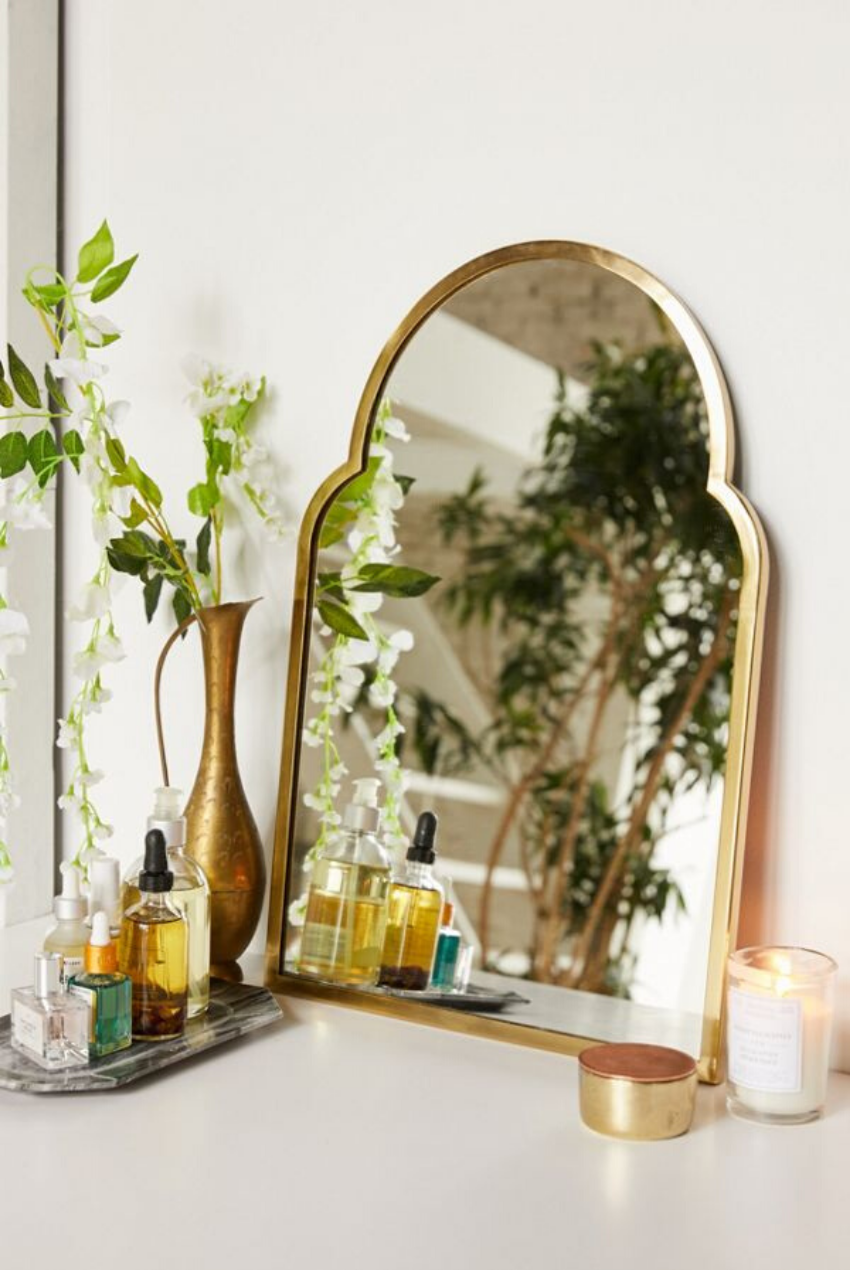 WEEKLY FINDS // Urban Outfitters Varena Arched Wall Mirror