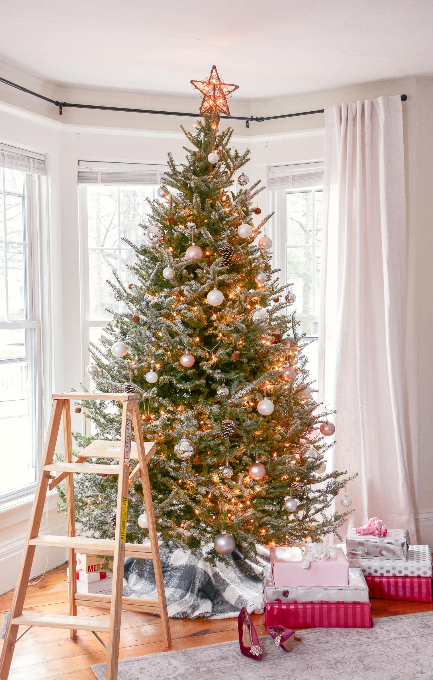 Tips for Decorating a Christmas Tree