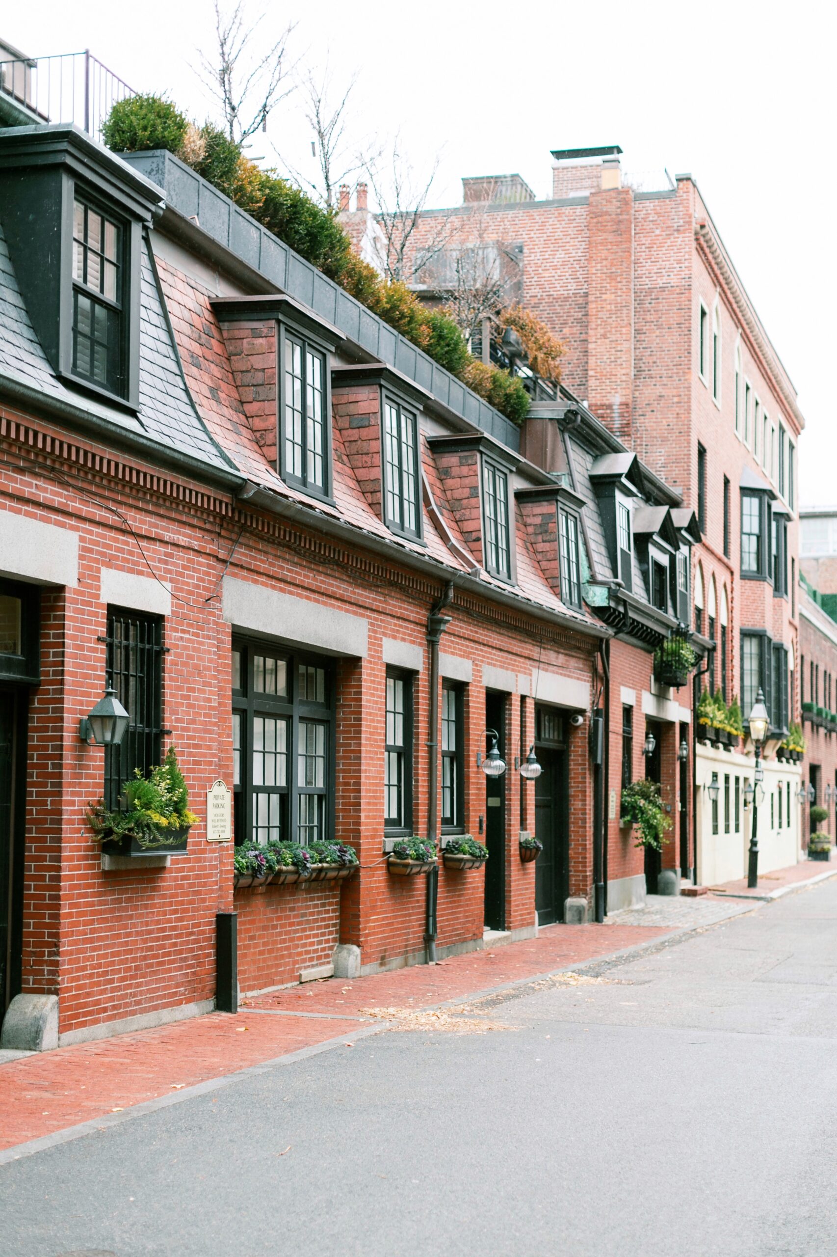 Visiting Boston? These are the must see and cannot miss sights and attractions in Boston, including the best parks, museums, shopping, historic sites, and places to eat throughout the city! | glitterinc.com | @glitterinc
