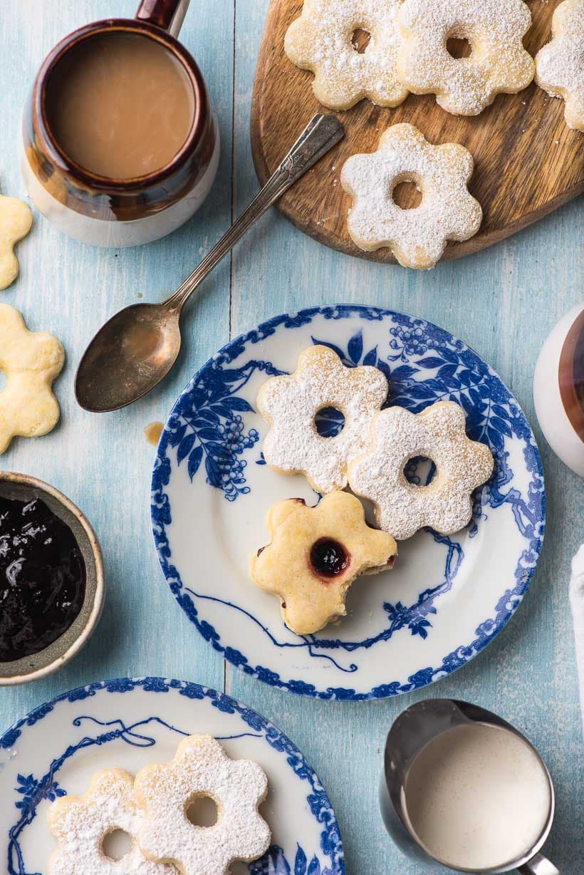 Canestrelli (Italian Egg Yolk Cookies), plus how to throw a Christmas cookie exchange this holiday season! These hosting tips will help you to plan one awesome cookie swap party, including more than 40 recipes for our favorite holiday cookies ever! | glitterinc.com | @glitterinc