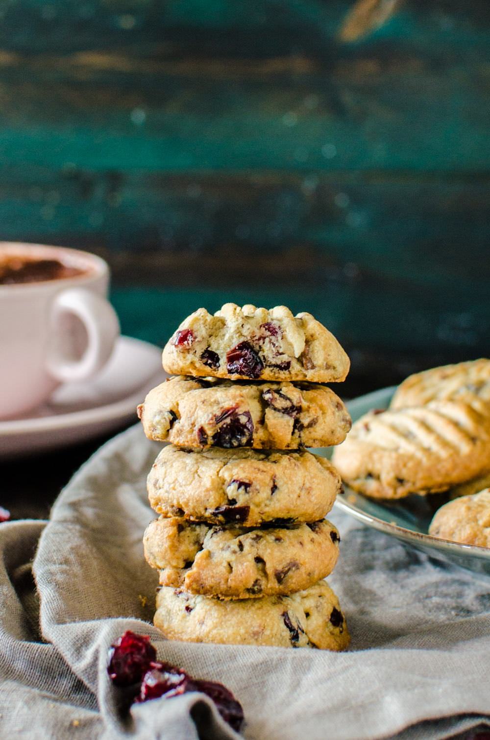 Chocolate Chip and Cranberry Shortbread Cookies | glitterinc.com | @glitterinc