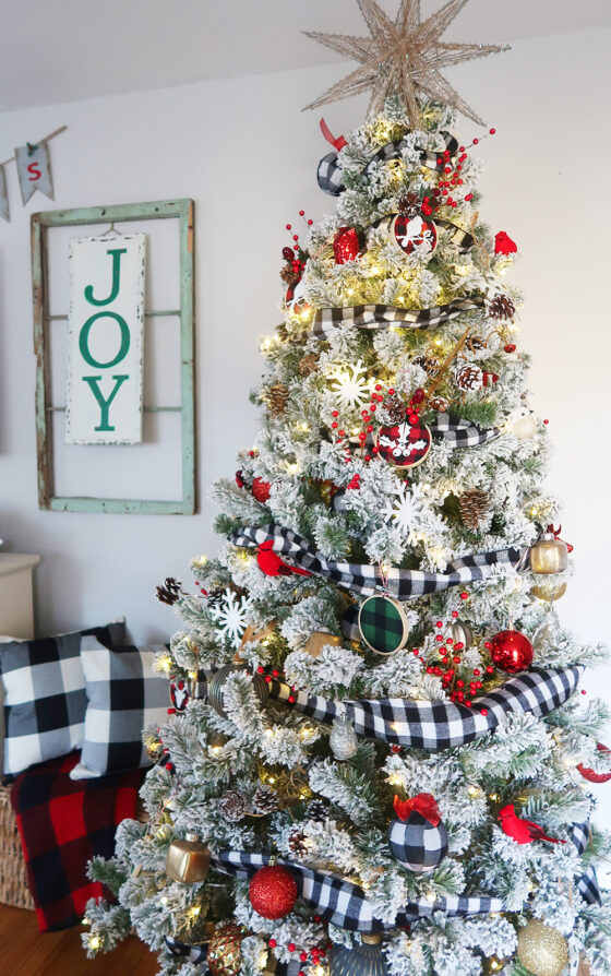 How To Decorate A Christmas Tree Like A Pro - Glitter, Inc.