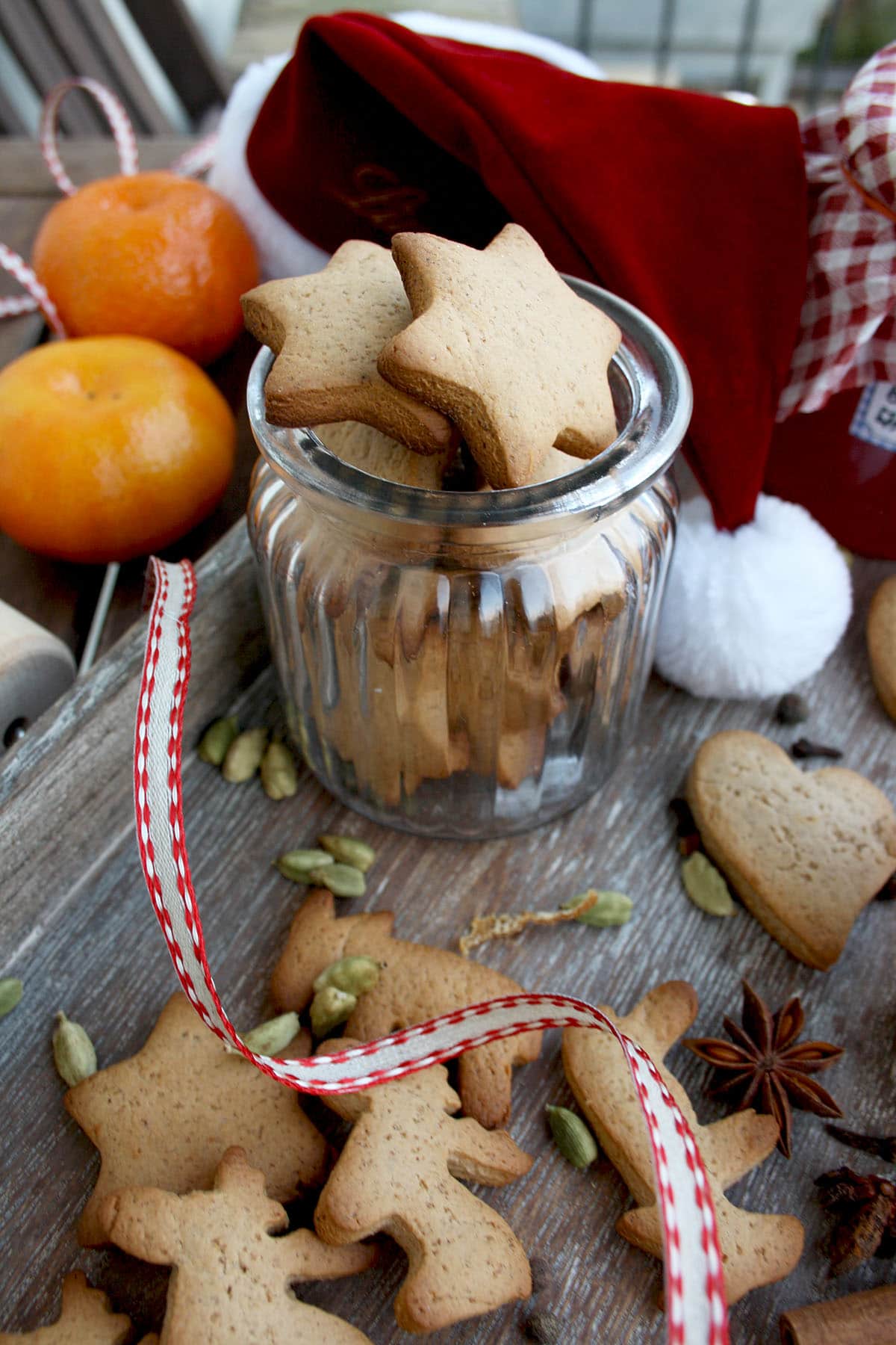 German Christmas Cookies, a.k.a., Lebkuchen, plus how to throw a Christmas cookie exchange this holiday season! These hosting tips will help you to plan one awesome cookie swap party, including more than 40 recipes for our favorite holiday cookies ever! | glitterinc.com | @glitterinc