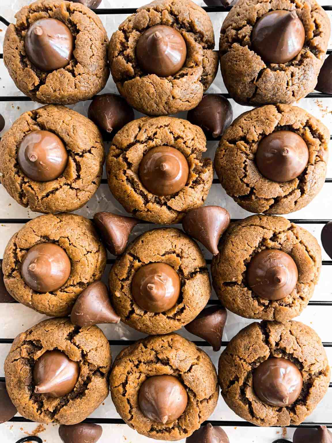 Gluten-Free Peanut Butter Blossoms, plus how to throw a Christmas cookie exchange this holiday season! These hosting tips will help you to plan one awesome cookie swap party, including more than 40 recipes for our favorite holiday cookies ever! | glitterinc.com | @glitterinc