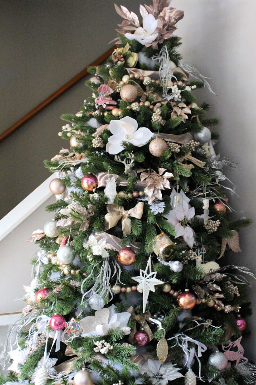 Learn to decorate your Christmas tree like a pro this holiday season with these easy and amazing tree decorating ideas and step by step tutorials! | glitterinc.com | @glitterinc // elegant Christmas tree decorated in blush and metallics.