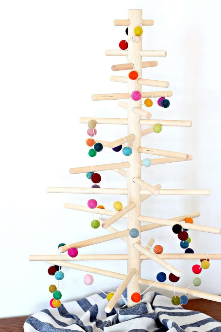 How to Make a Colorful Felt Ball Garland in 15 Minutes