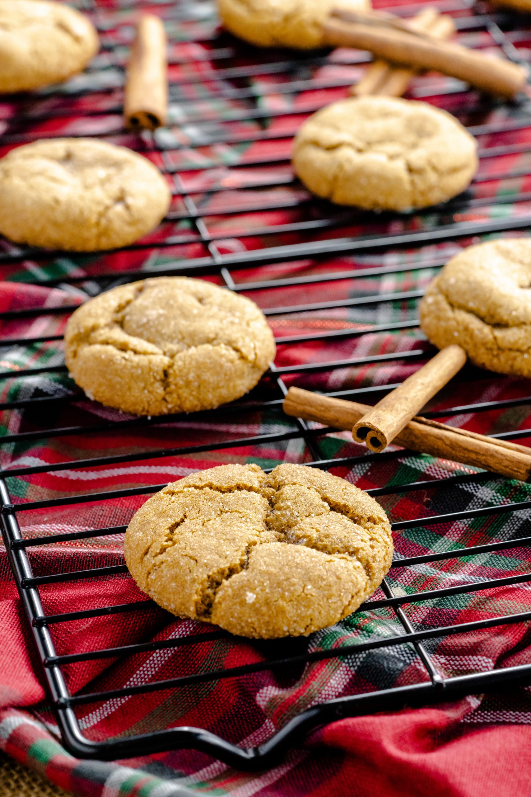 Soft and Chewy Gingersnap Cookies | glitterinc.com | @glitterinc