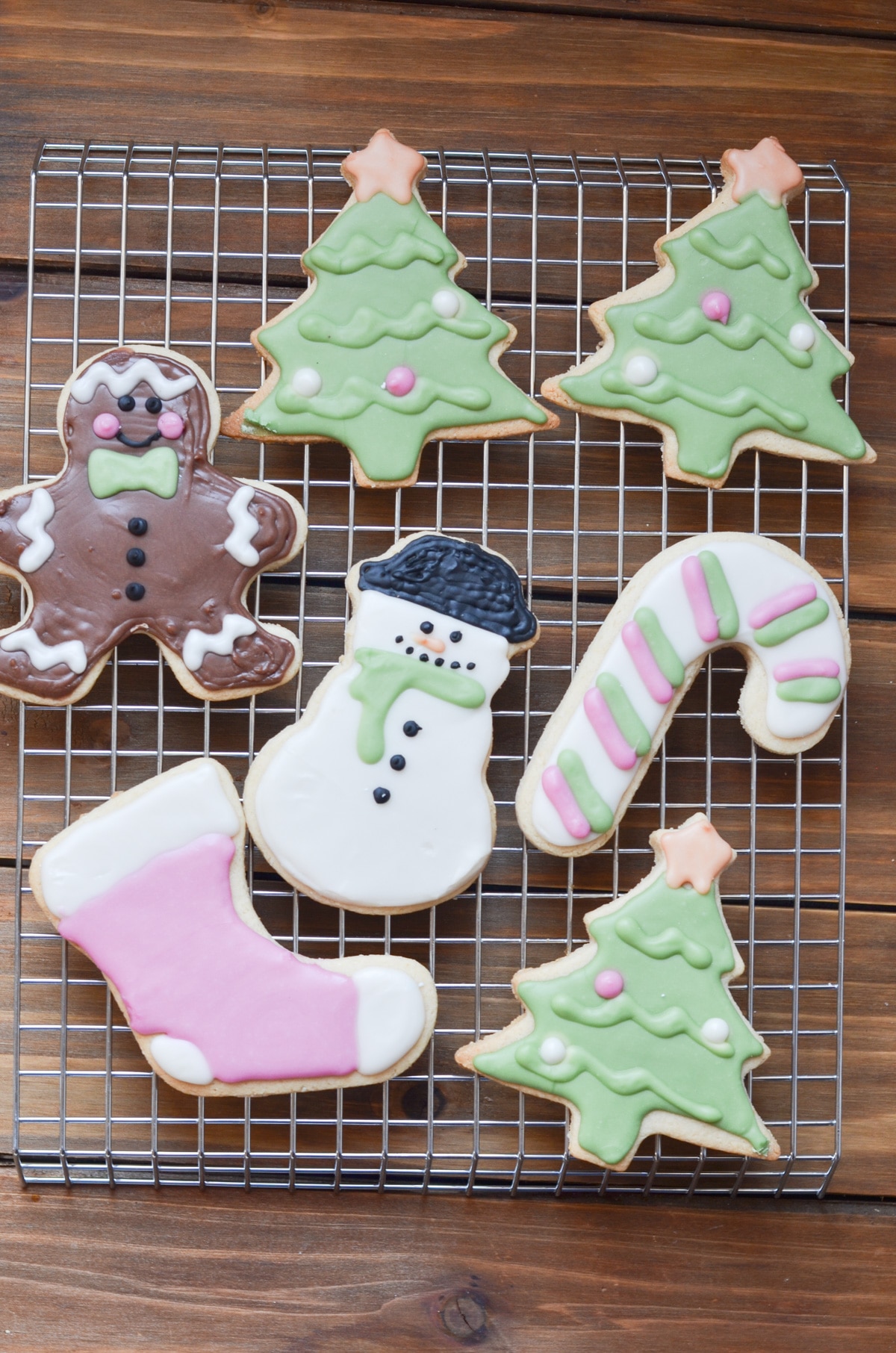 Vegan Sugar Cookies for Decorating, plus how to throw a Christmas cookie exchange this holiday season! These hosting tips will help you to plan one awesome cookie swap party, including more than 40 recipes for our favorite holiday cookies ever! | glitterinc.com | @glitterinc