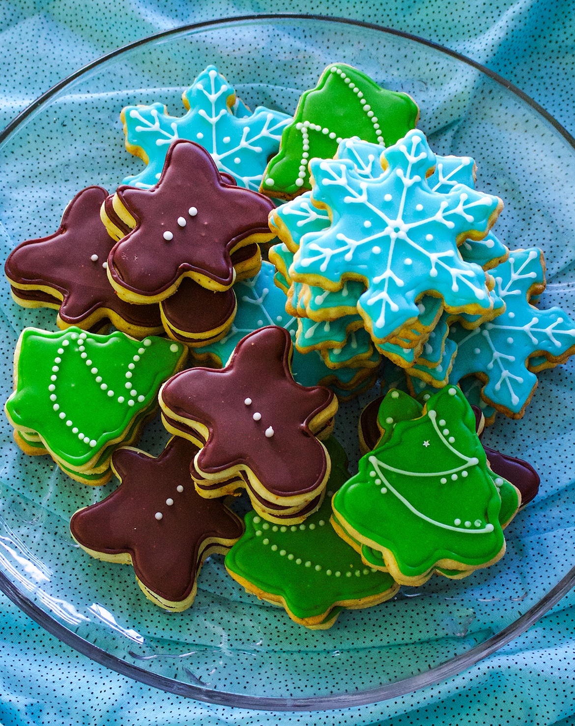 Frosted Brown Butter Citrus Shortbread Christmas Cookies, plus how to throw a Christmas cookie exchange this holiday season! These hosting tips will help you to plan one awesome cookie swap party, including more than 40 recipes for our favorite holiday cookies ever! | glitterinc.com | @glitterinc