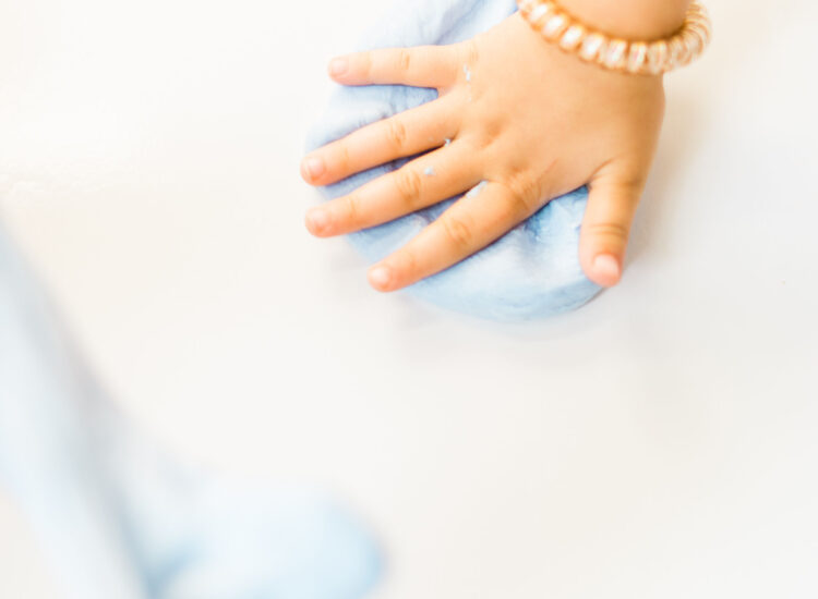 How to Make Fluffy Slime with Kids - DIY - GLITTERINC.COM