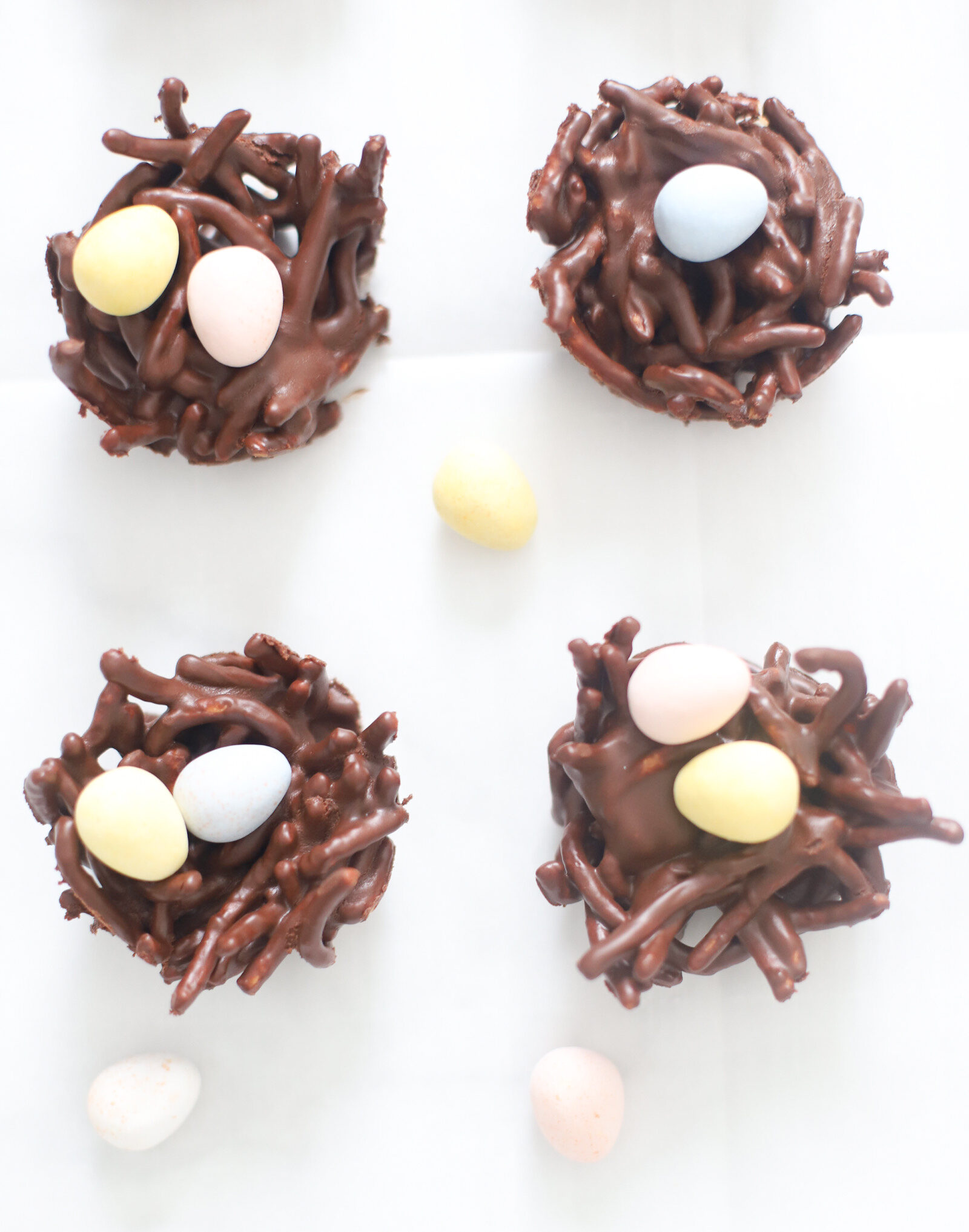 Celebrate Easter and the spring season with these adorable no-bake chocolate birds nests. The recipe is super simple to make, totally kid-friendly, and with a few easy tweaks, your chocolate bird's nest can be made totally vegan! | glitterinc.com | @glitterinc