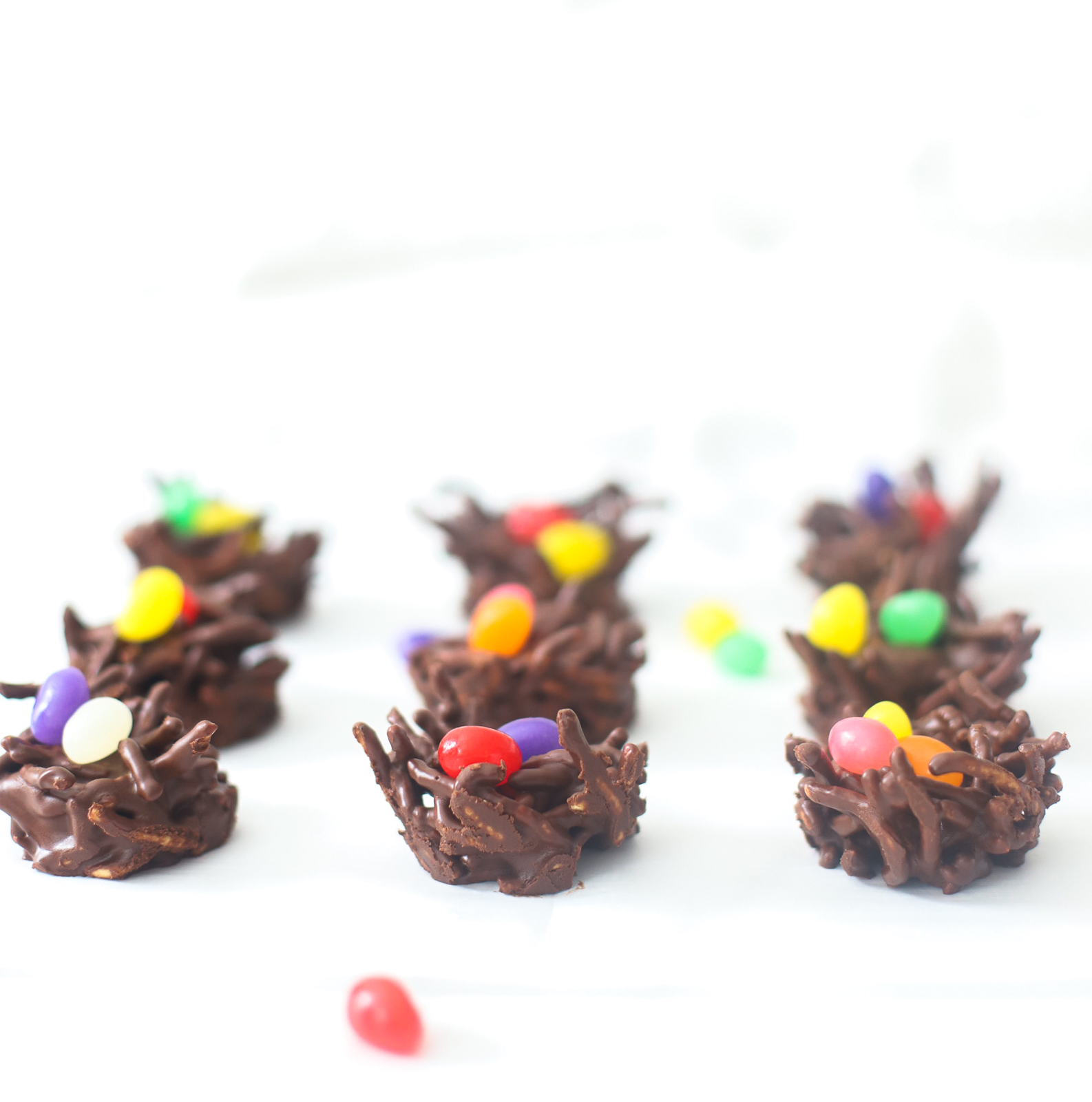 Celebrate Easter and the spring season with these adorable no-bake chocolate birds nests. The recipe is super simple to make, totally kid-friendly, and with a few easy tweaks, your chocolate bird's nest can be made totally vegan! | glitterinc.com | @glitterinc