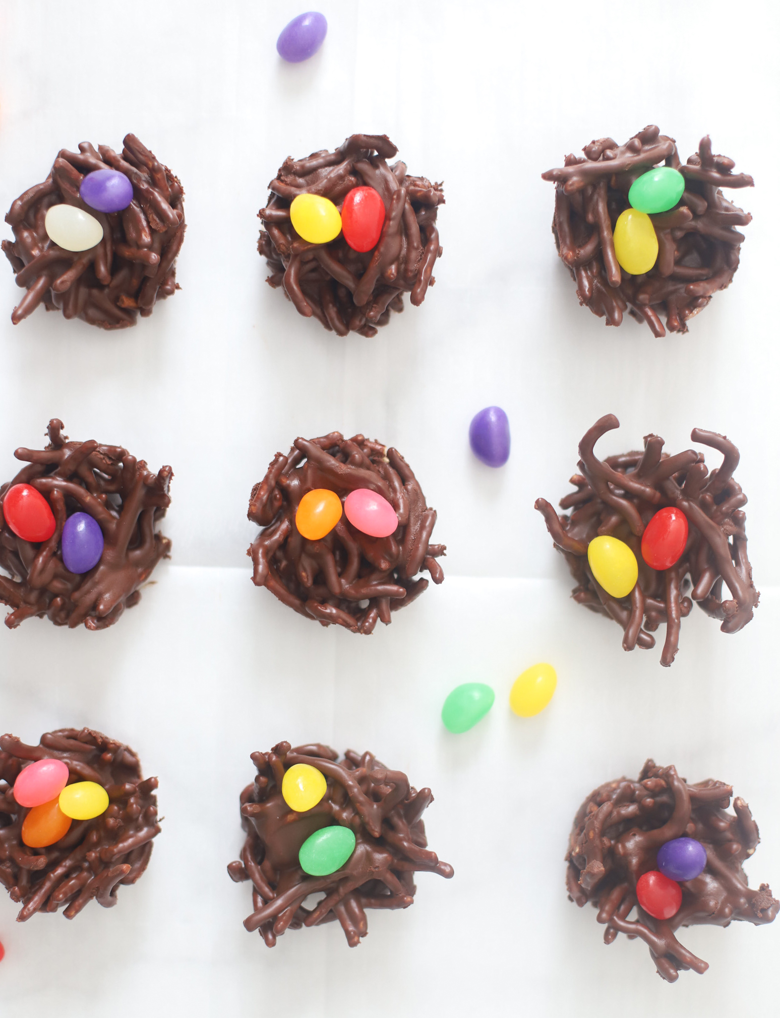 Celebrate Easter and the spring season with these adorable no-bake chocolate birds nests. The recipe is super simple to make, totally kid-friendly, and with a few easy tweaks, your chocolate bird's nest can be made totally vegan! | glitterinc.com | @glitterinc