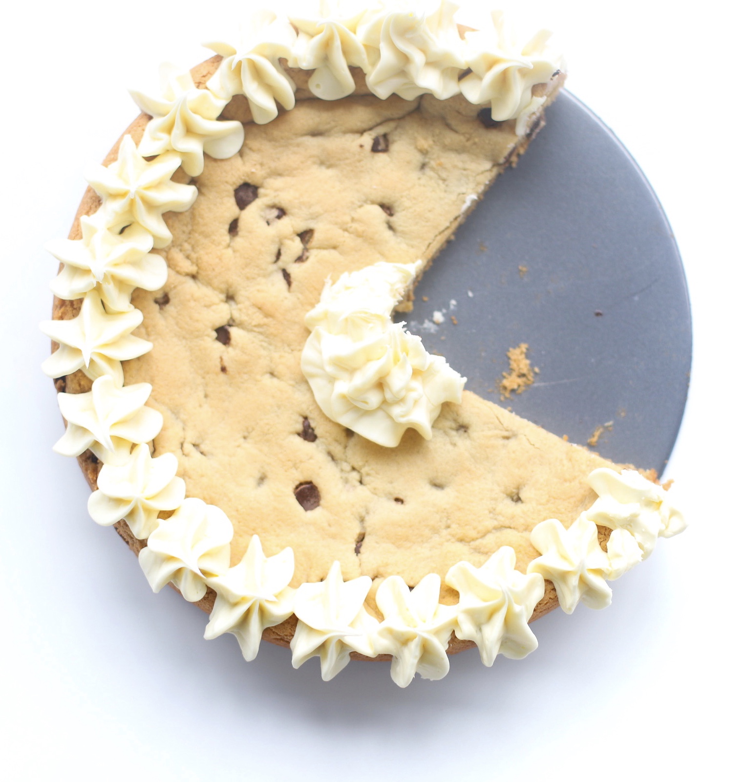 This incredible almond flour chocolate chip cookie cake is gluten free, and everything a giant chocolate chip cookie should be: chewy, sweet, with a hint of salt, loaded with rich chocolate chips, and totally obsession worthy. - Dairy Free - Marzipan - Kosher for Passover - Recipe | glitterinc.com | @glitterinc