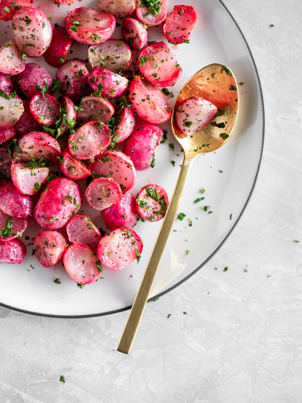 More than 100+ amazing recipes for the Jewish holiday of Passover, including a bunch of go-to, favorite Pesach recipes to make for Seder dinner, including appetizers, side dishes, and desserts, with plenty that work as great leftovers for the holiday week to follow. | glitterinc.com | @glitterinc // Roasted Radishes