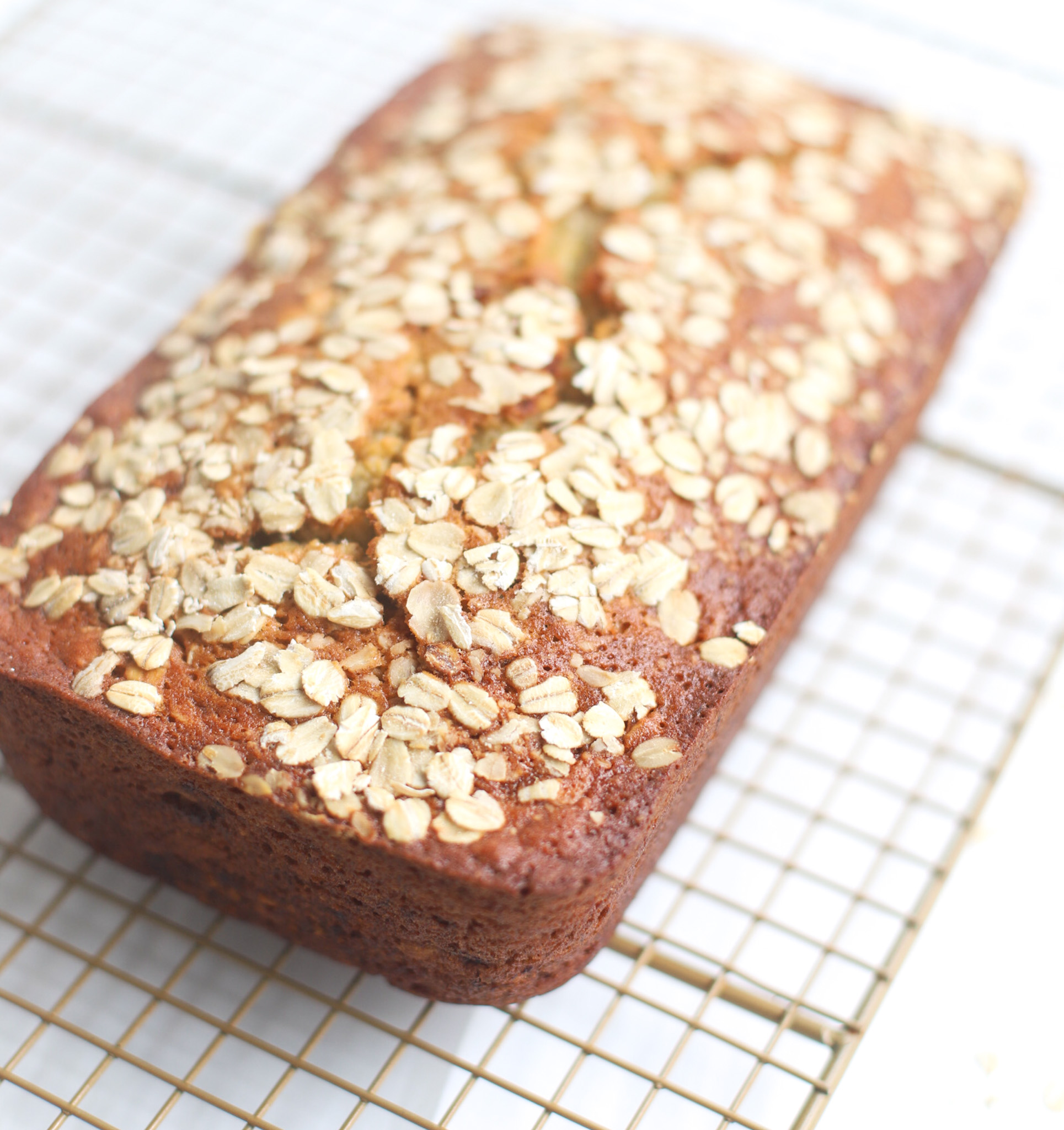 Oatmeal banana bread is the most amazing twist on a more classic banana quick bread. Filled with oats and yogurt, the recipe results in a delicious banana bread that is fluffy, moist, and has the perfect chewy crust. Click through for the recipe. | glitterinc.com | @glitterinc