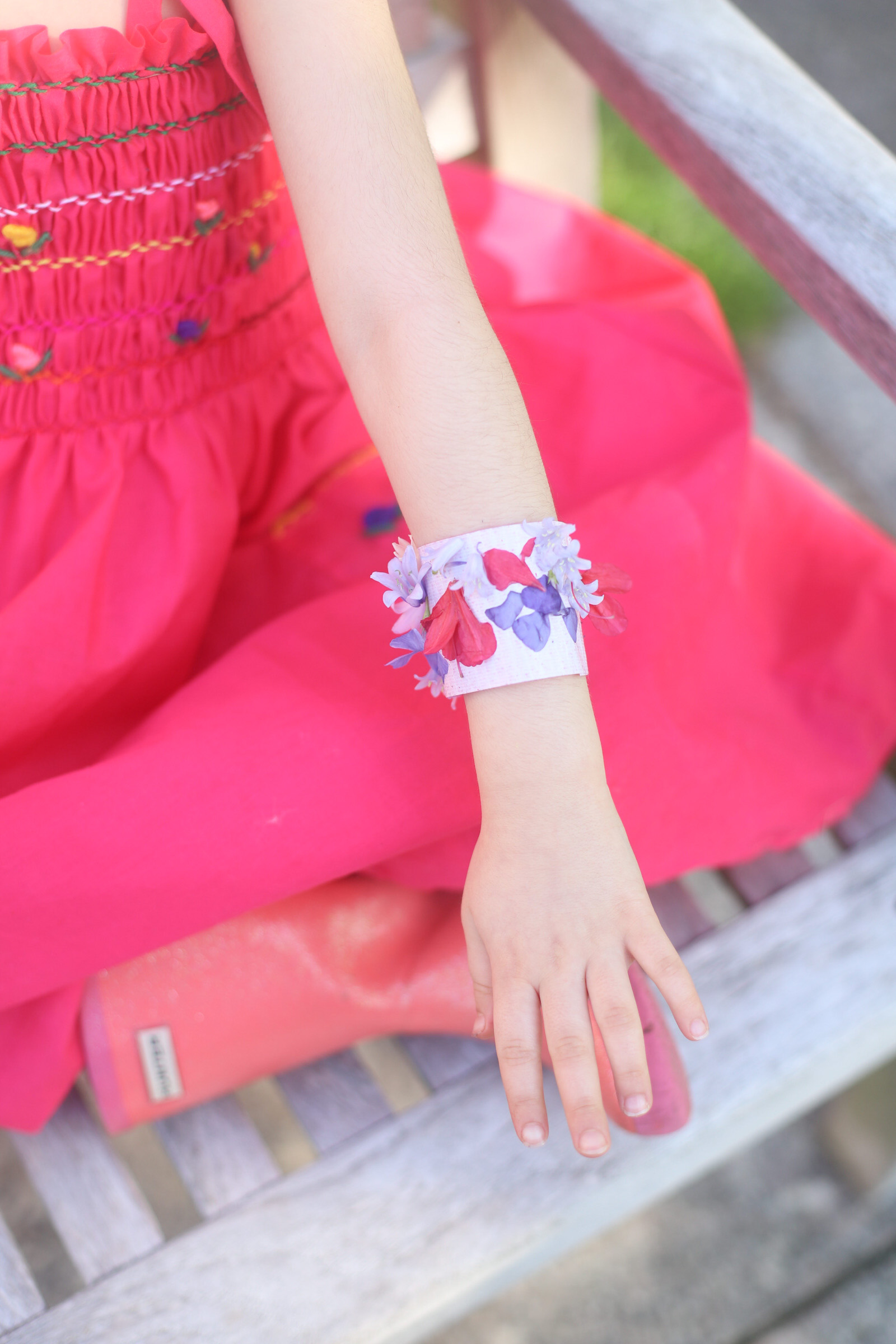 These super simple DIY kids nature bracelets are the perfect fun activity to do on your next nature walk. All you’ll need is duct tape and nature! (Psst ... the more flowers around, the better!) | glitterinc.com | @glitterinc