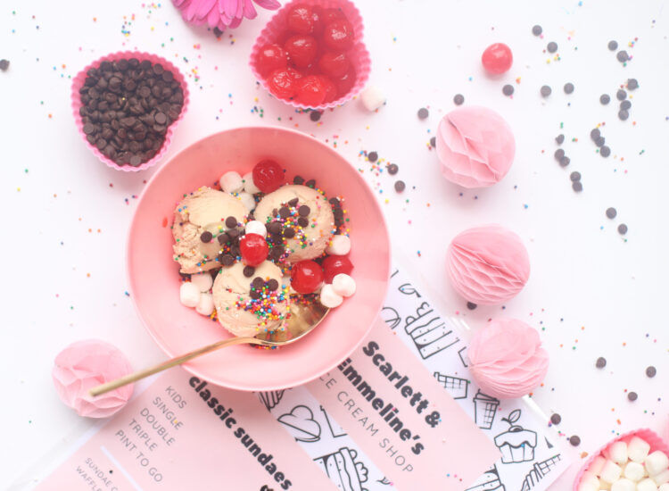Kids Activity - Ice Cream Sundae Shop, complete with menu and all of the toppings. Such a fun way for kids to play!