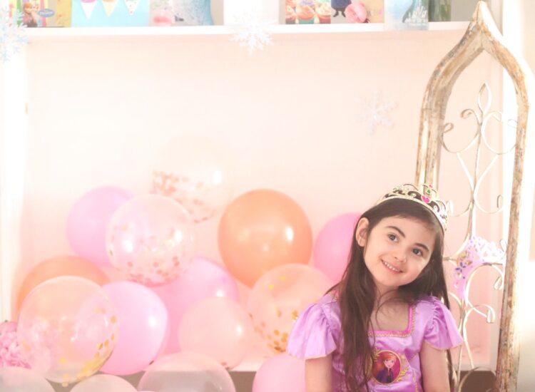 Planning a birthday party for your kids while staying home and social distancing? We threw our 6 year old a social distance Frozen themed birthday party at home and she loved every second of it. Here are a few tips, plus a timeline of the big day, for making your little one’s birthday at home extra special! | @glitterinclexi | GLITTERINC.COM