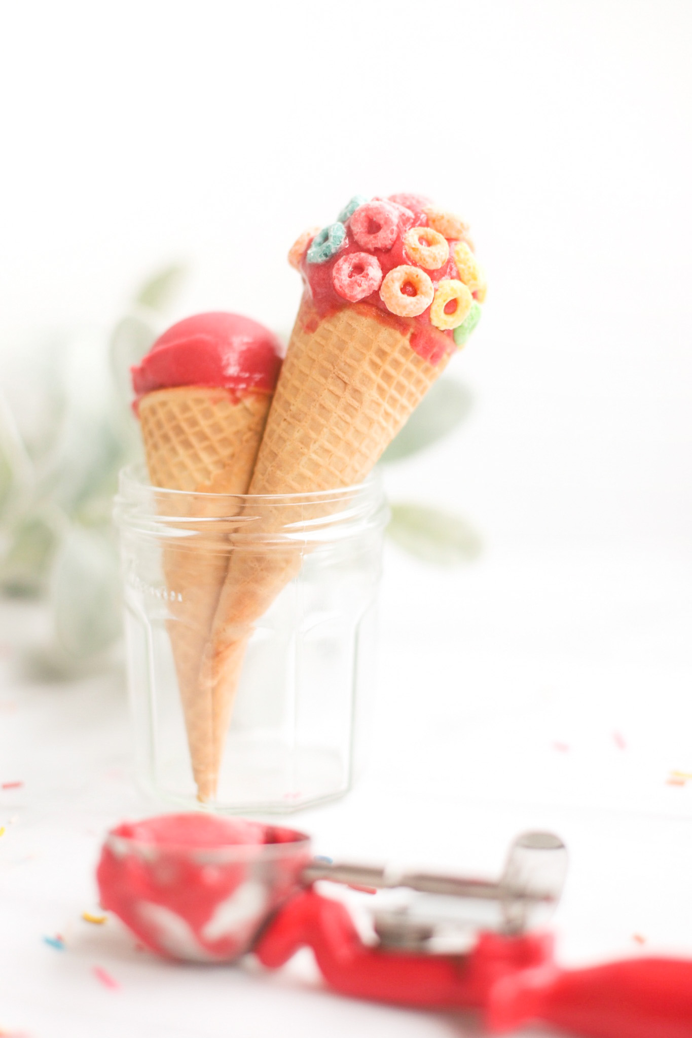 Soak up summer and make an afternoon extra special with the coolest, sweetest, family-friendly activity that's perfect for hot summer days → turn pantry staples into tasty ice cream desserts with the yummiest ice cream hacks! | @glitterinclexi | GLITTERINC.COM