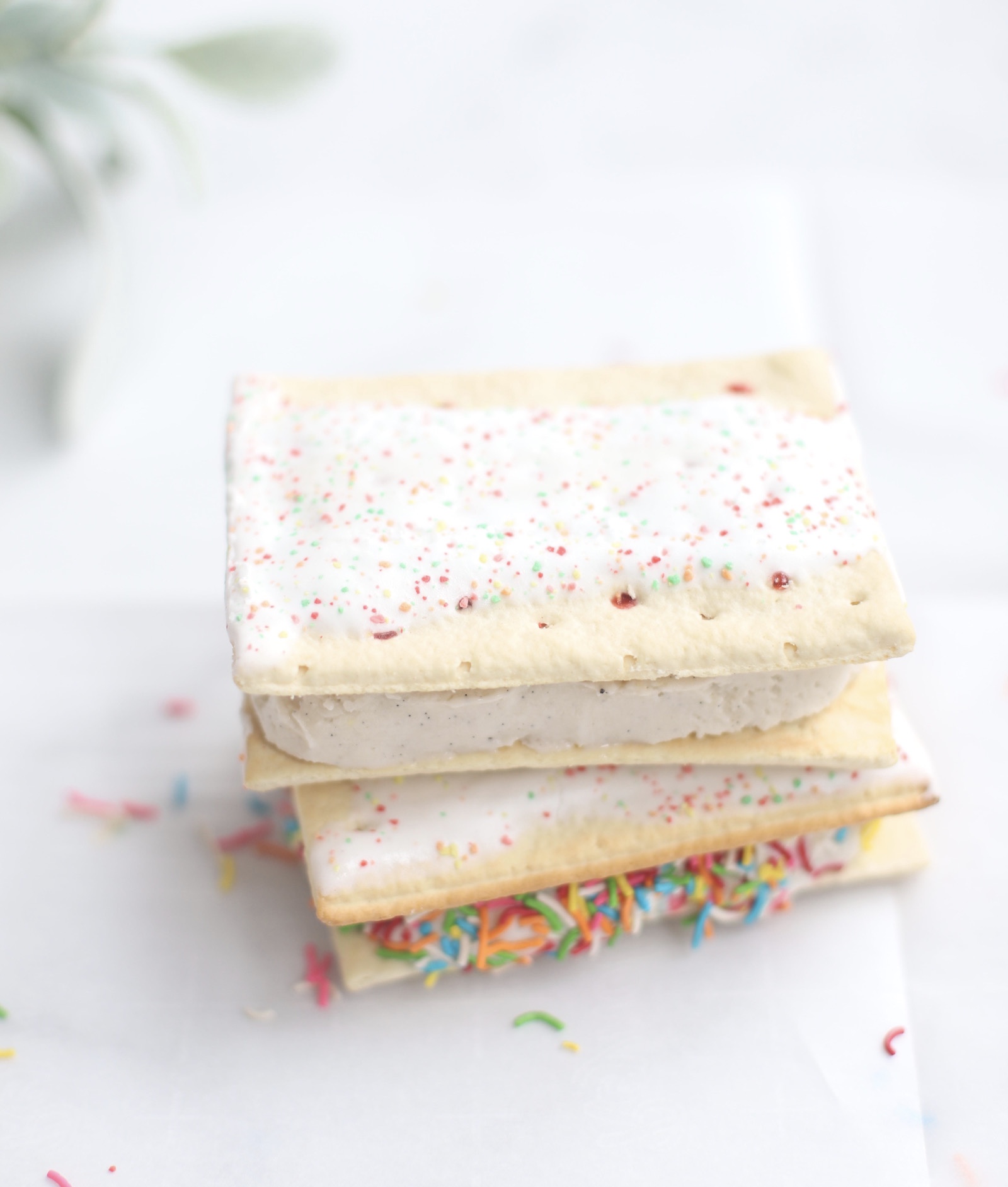 Soak up summer and make an afternoon extra special with the coolest, sweetest, family-friendly activity that's perfect for hot summer days → turn pantry staples into tasty ice cream desserts with the yummiest ice cream hacks! | @glitterinclexi | GLITTERINC.COM