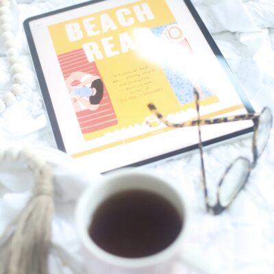 Get cozy and dive into a new romance novel with one of these 9 delightfully good romance books (that I recently read and loved!), all perfect to add to a cold weather reading list! | @glitterinclexi | GLITTERINC.COM
