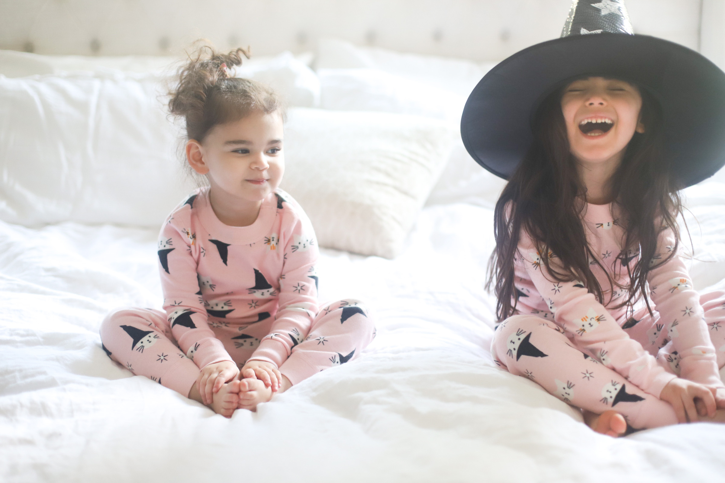 Get spooky and festive and dress your kids in the cutest matching Halloween pajamas this year! It’s the sweetest family tradition. | @glitterinclexi | GLITTERINC.COM