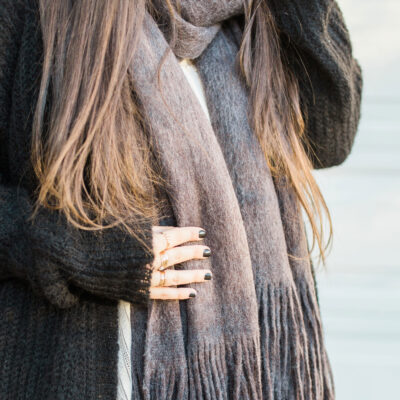 Bundle up in one of these 25 cozy scarves; perfect for layering, staying warm and looking chic all fall and winter long. | @glitterinclexi | GLITTERINC.COM